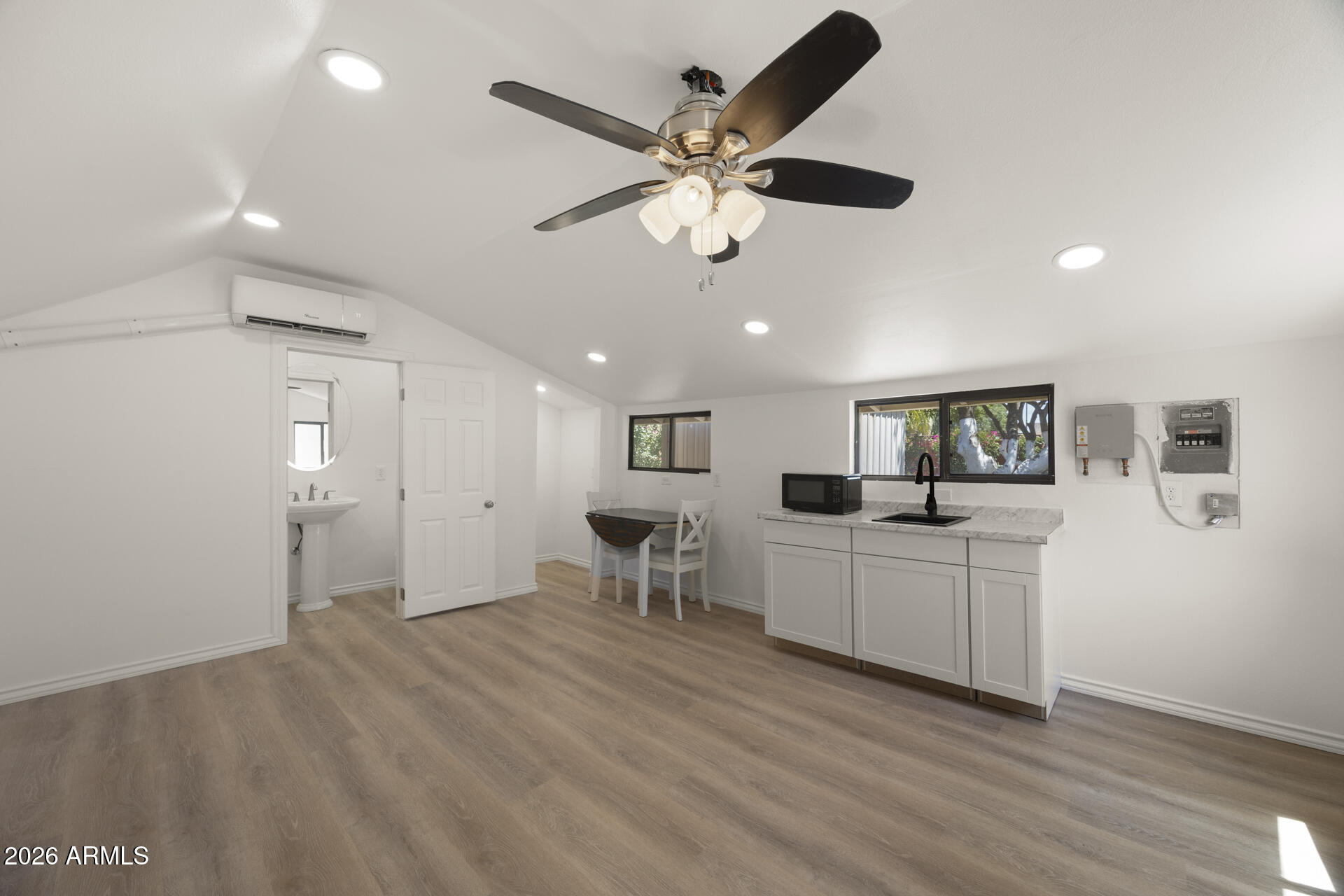 1546 E FLOWER Circle