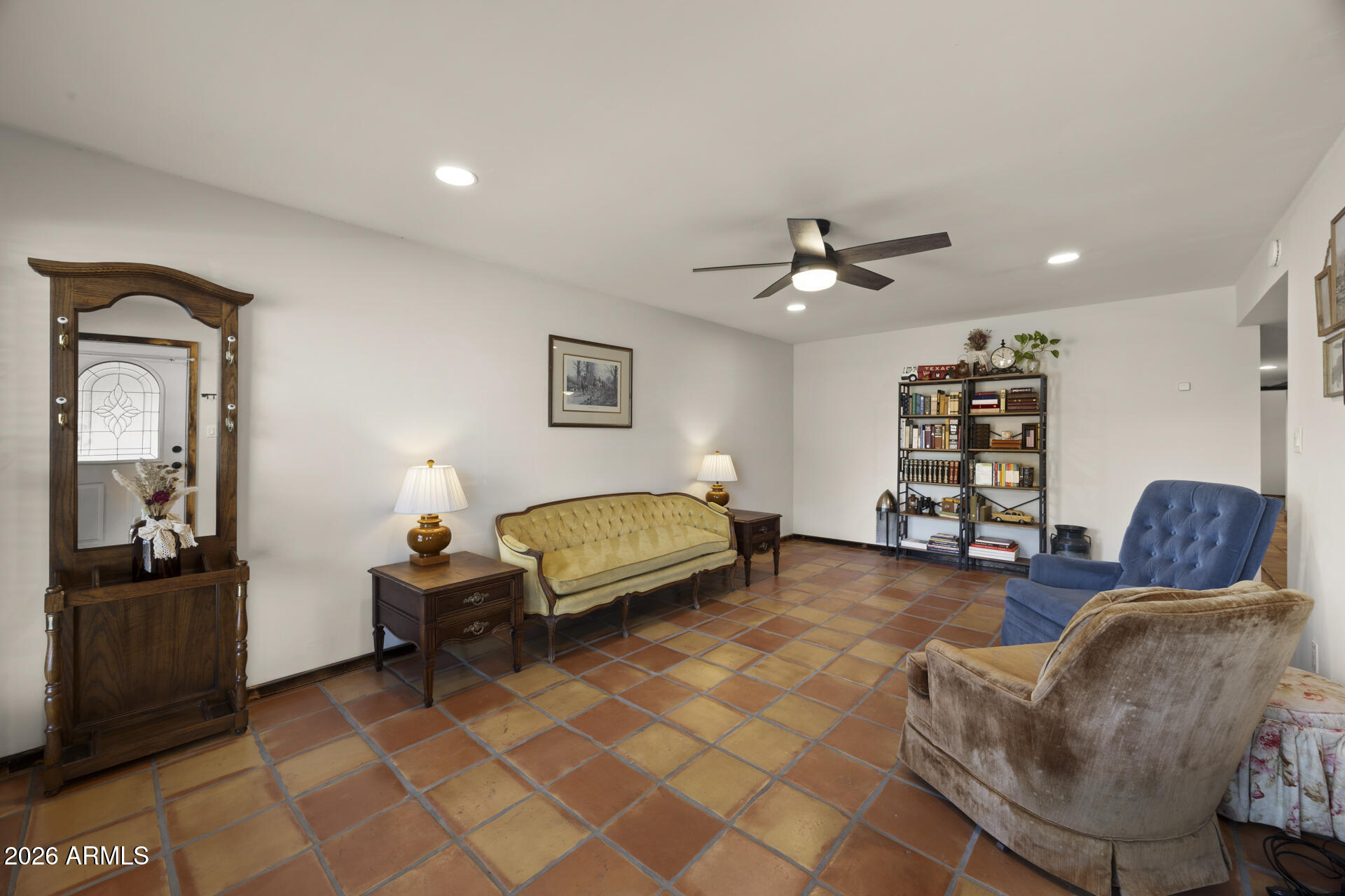 1546 E FLOWER Circle
