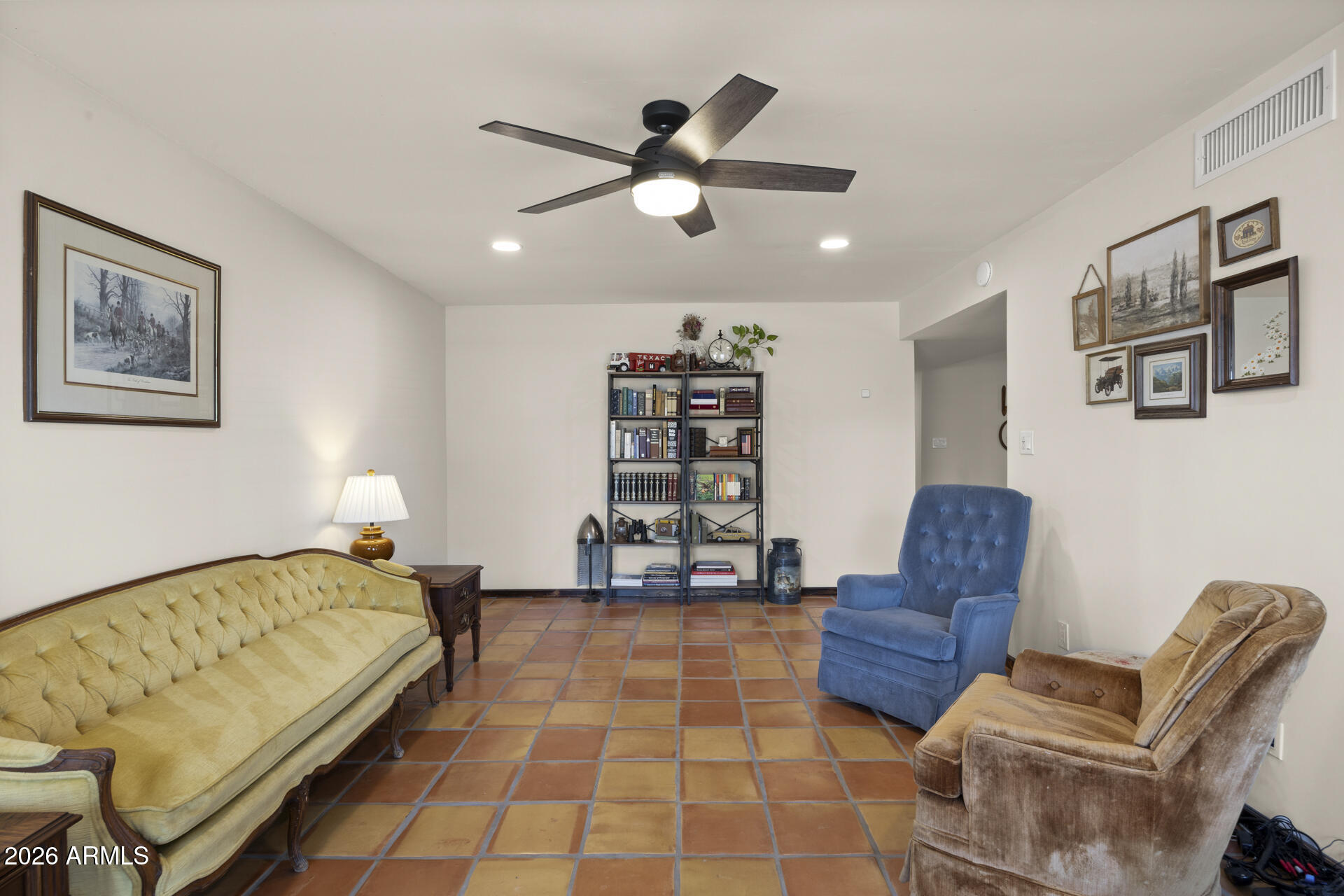 1546 E FLOWER Circle