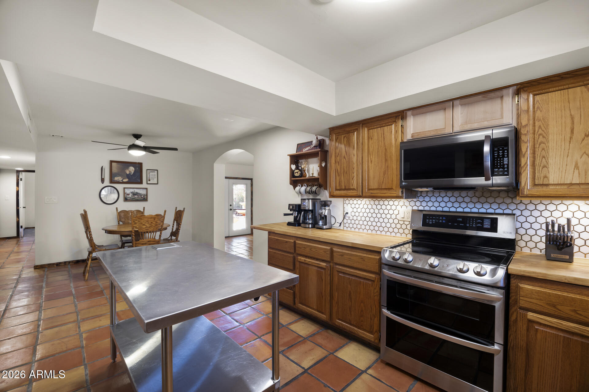 1546 E FLOWER Circle