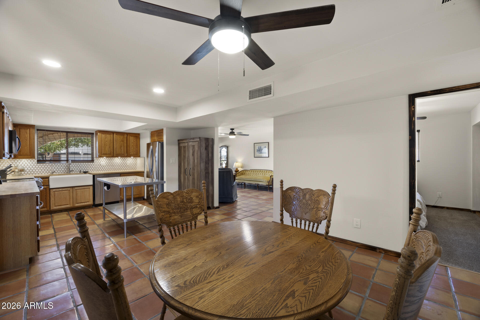 1546 E FLOWER Circle