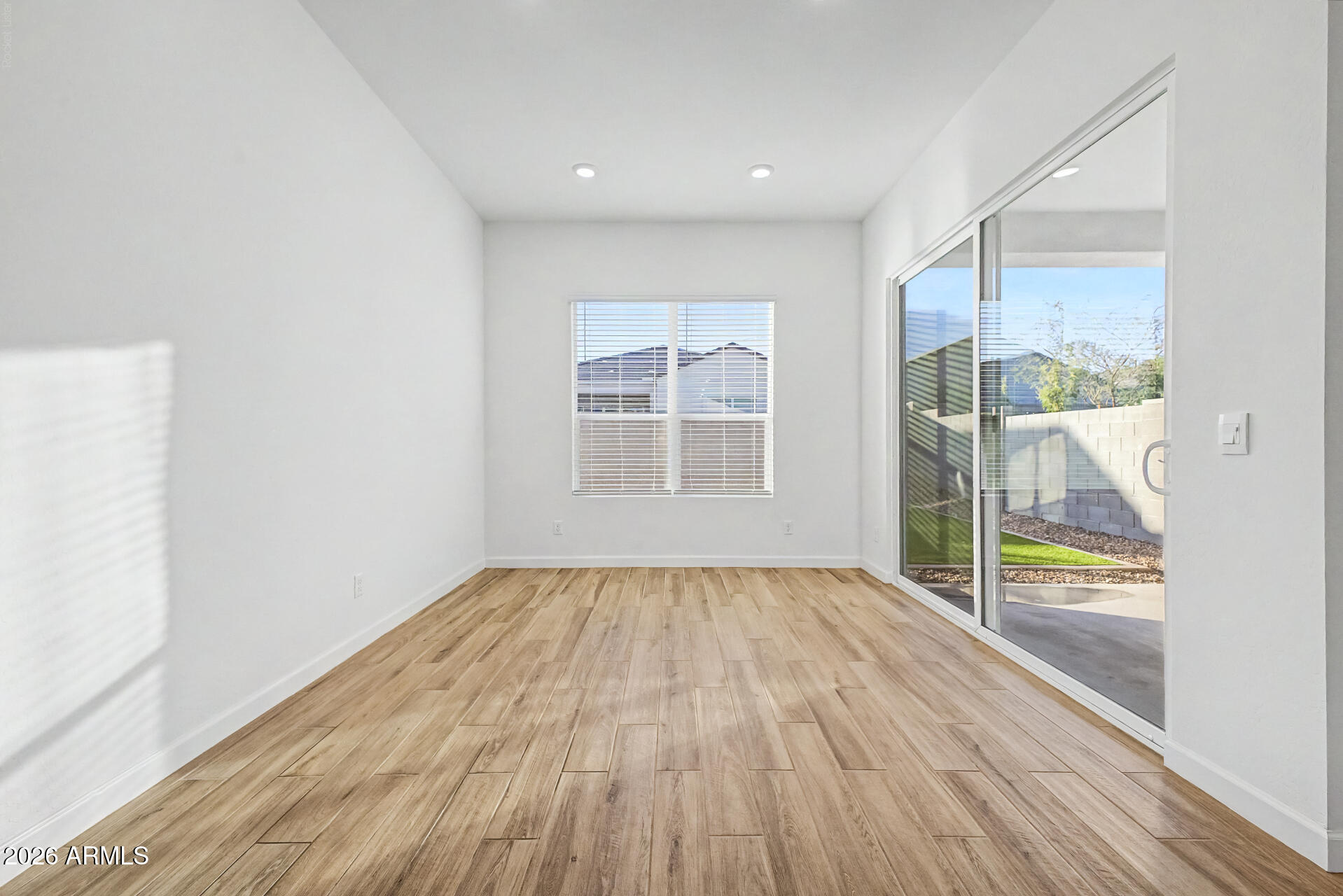 1734 E QUESTA Drive