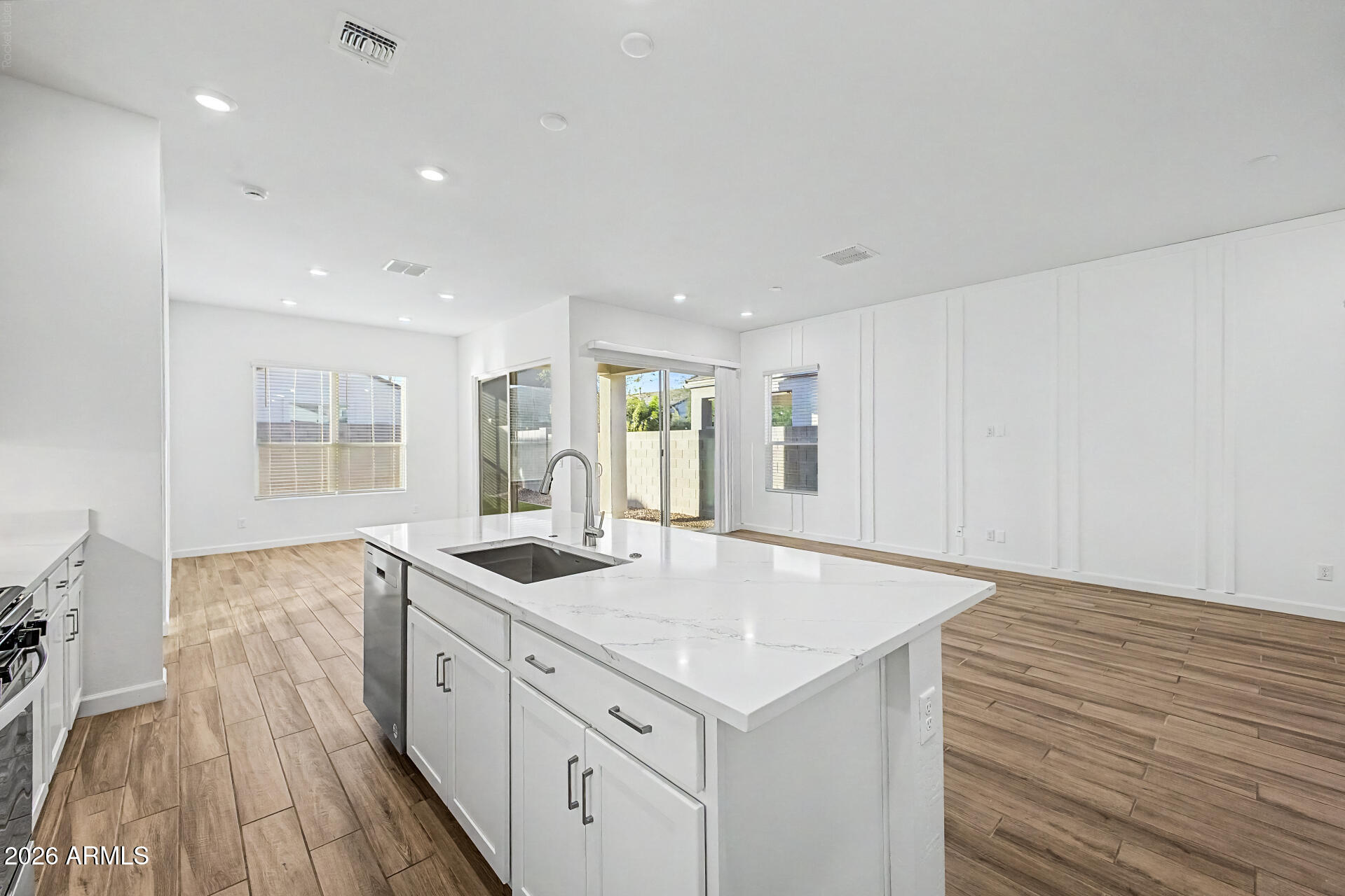 1734 E QUESTA Drive