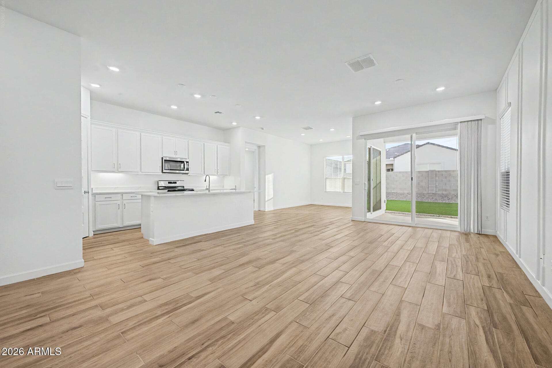 1734 E QUESTA Drive