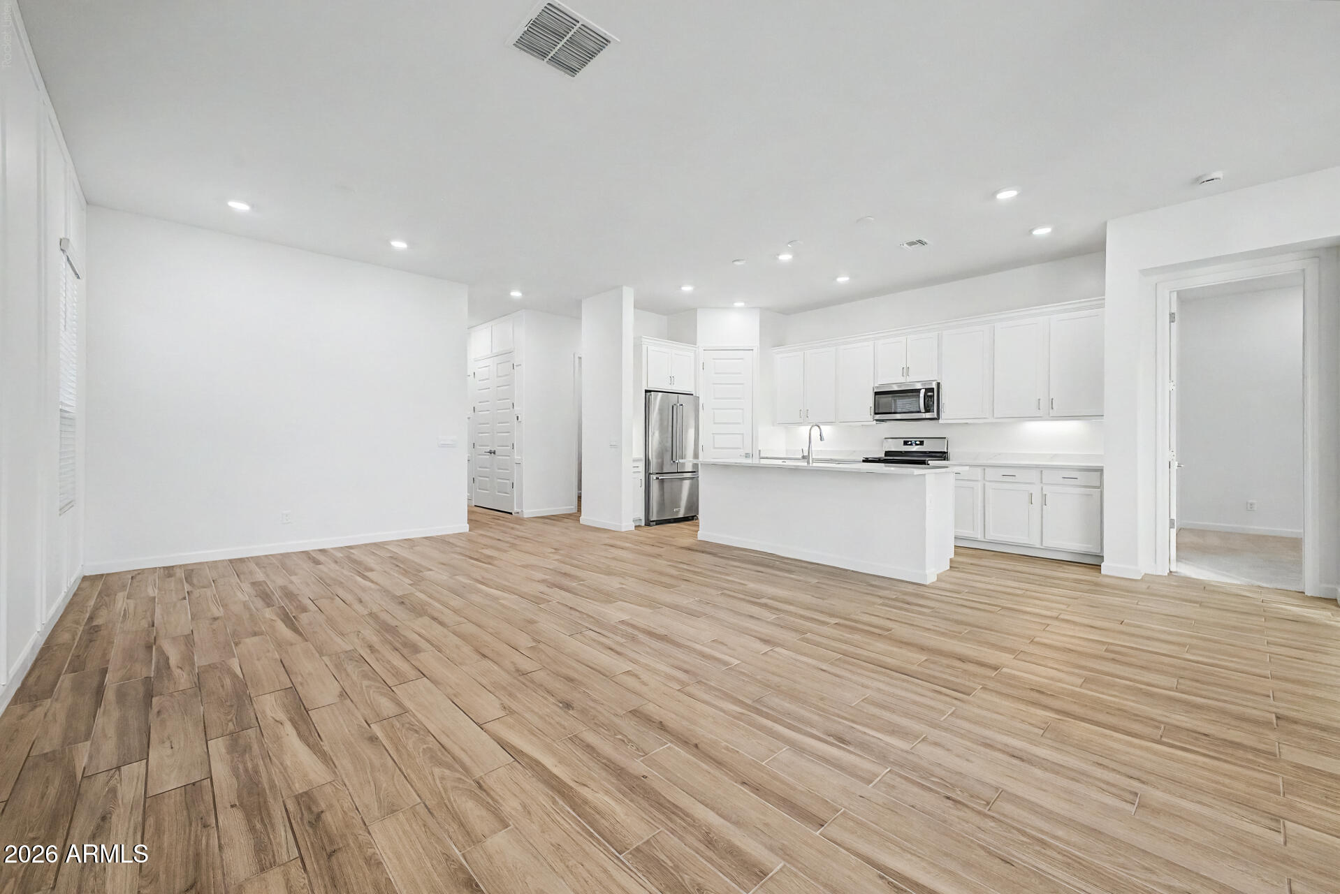 1734 E QUESTA Drive