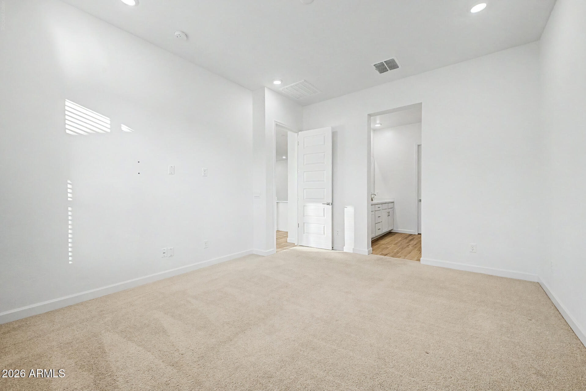 1734 E QUESTA Drive