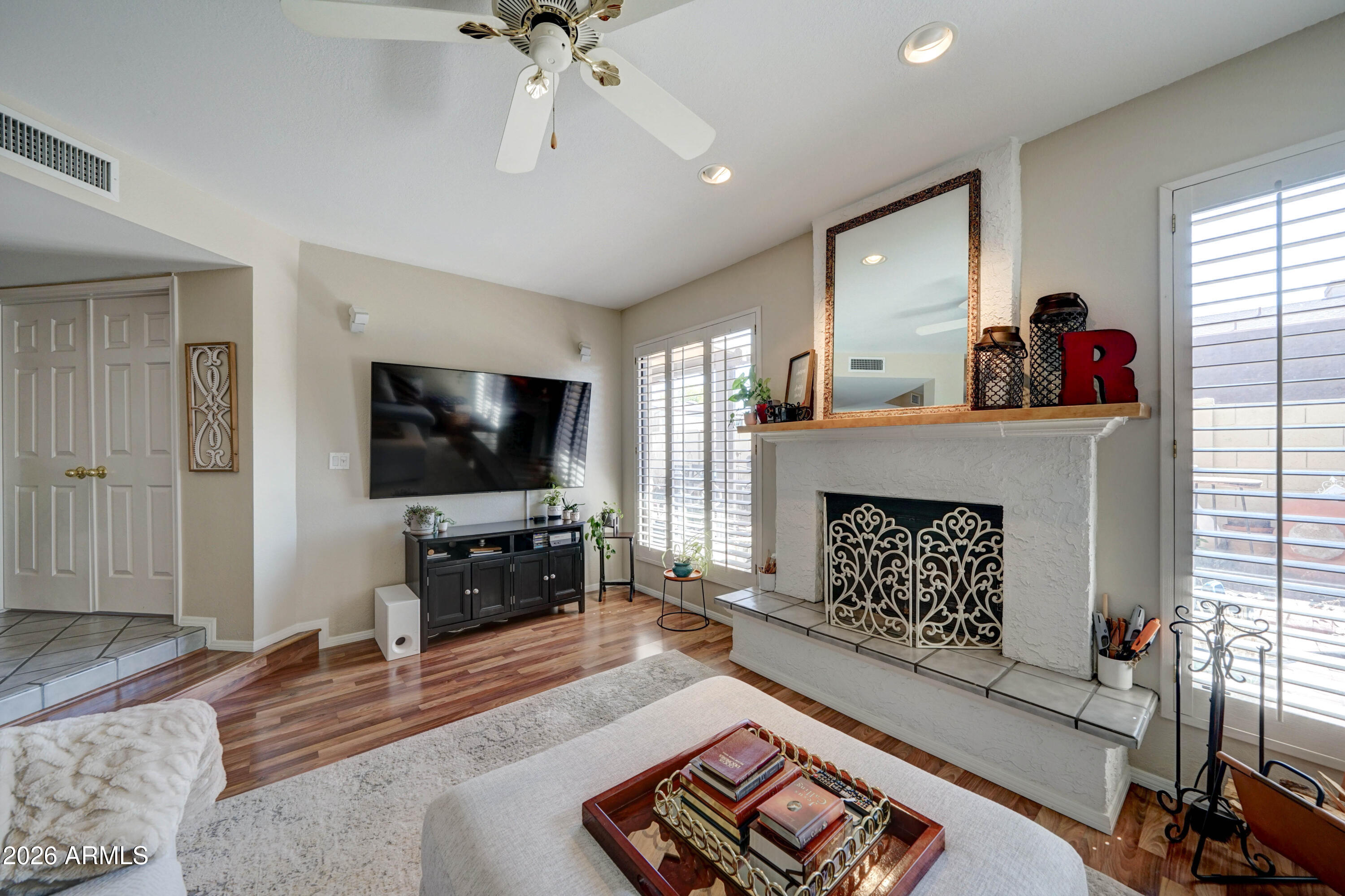 2511 E SHAW BUTTE Drive