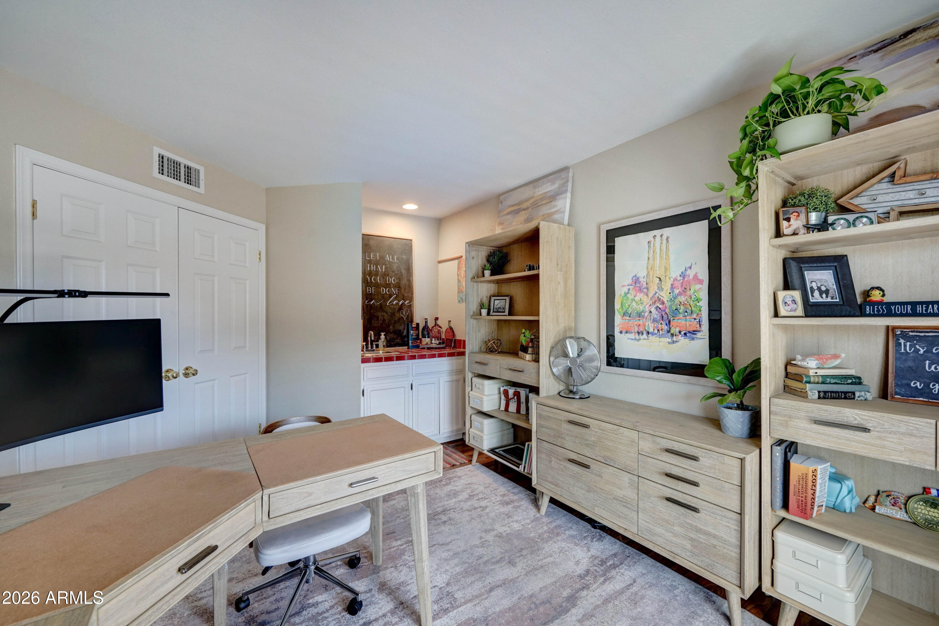 2511 E SHAW BUTTE Drive