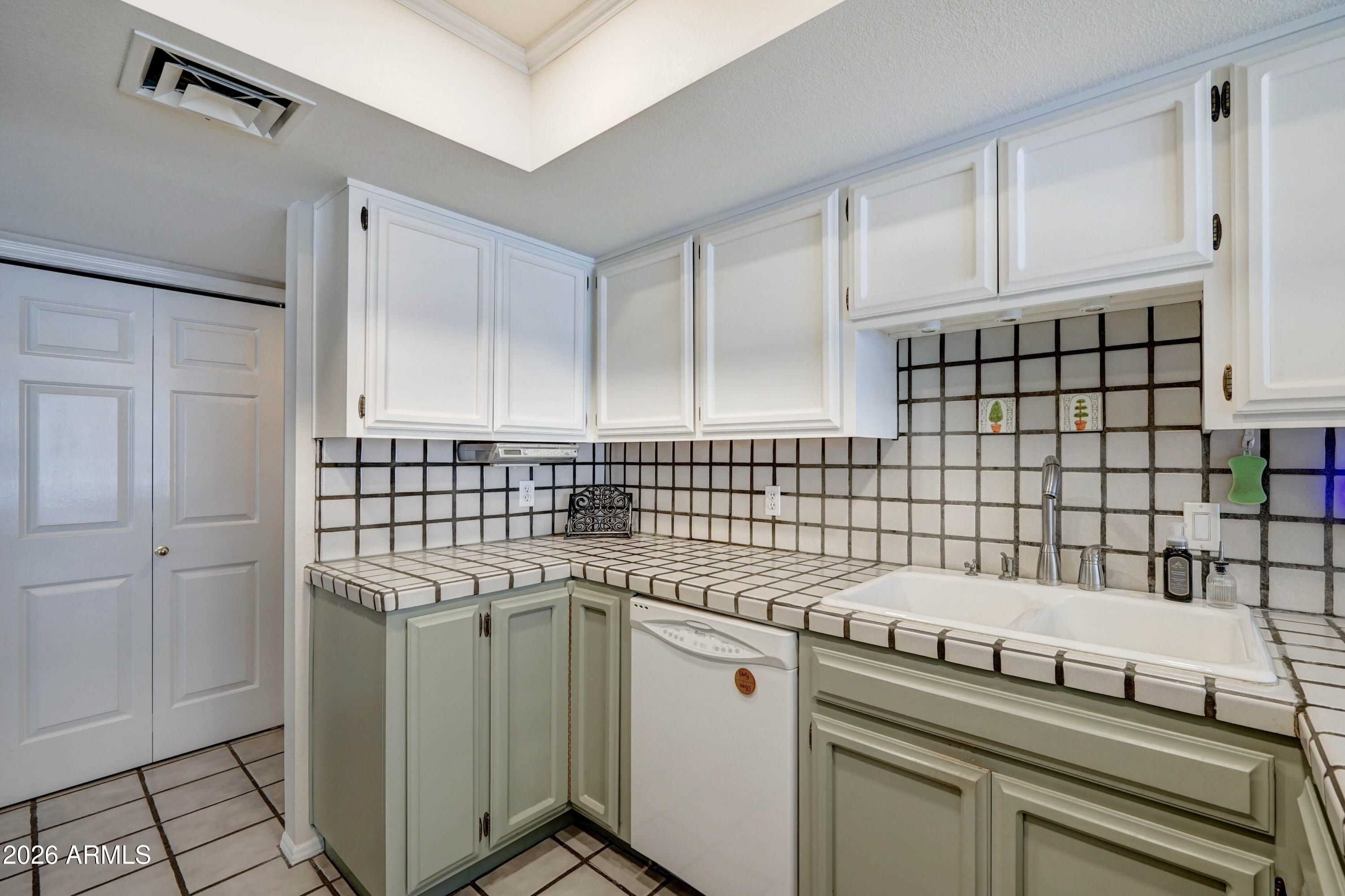 2511 E SHAW BUTTE Drive