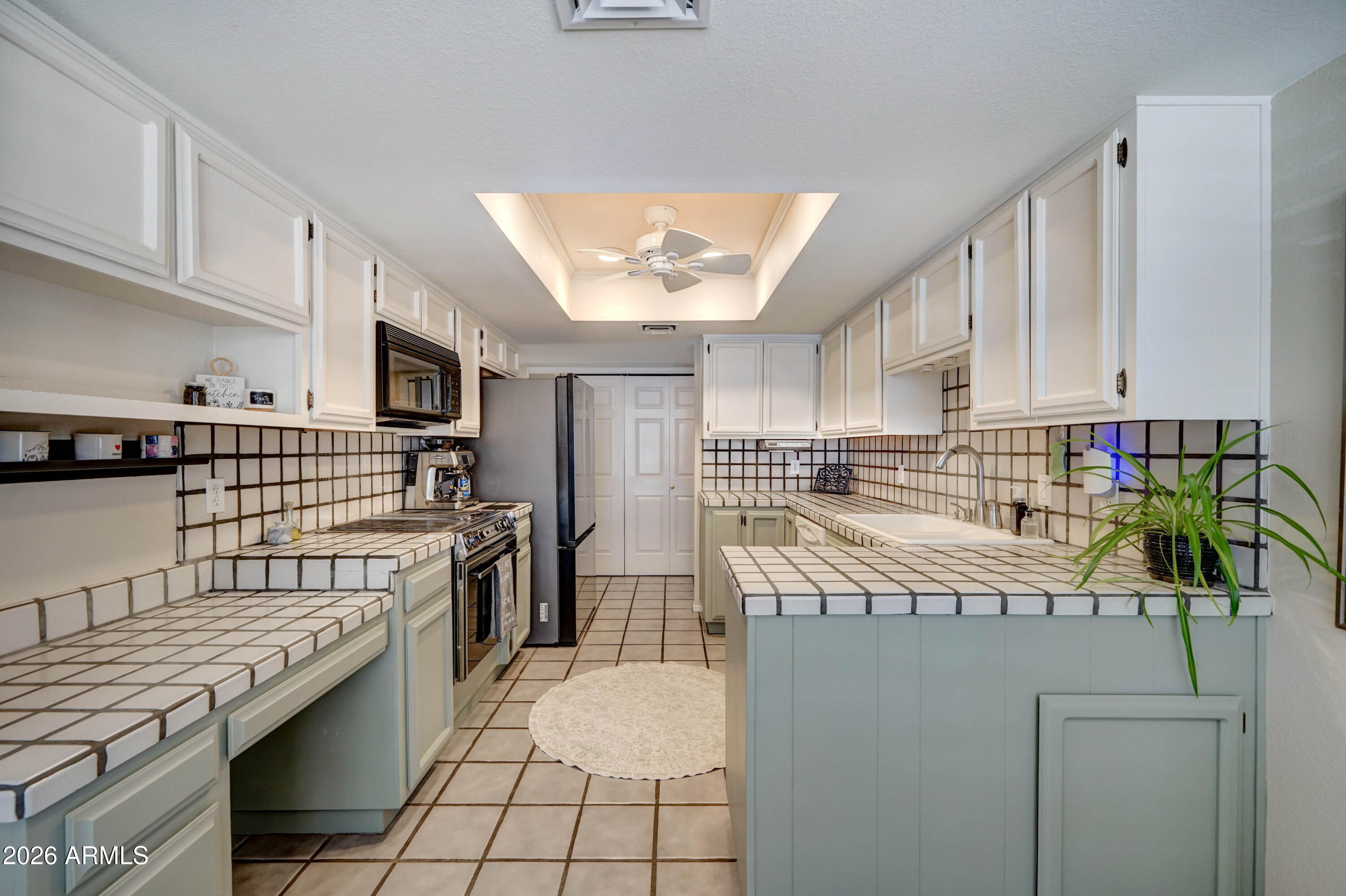 2511 E SHAW BUTTE Drive