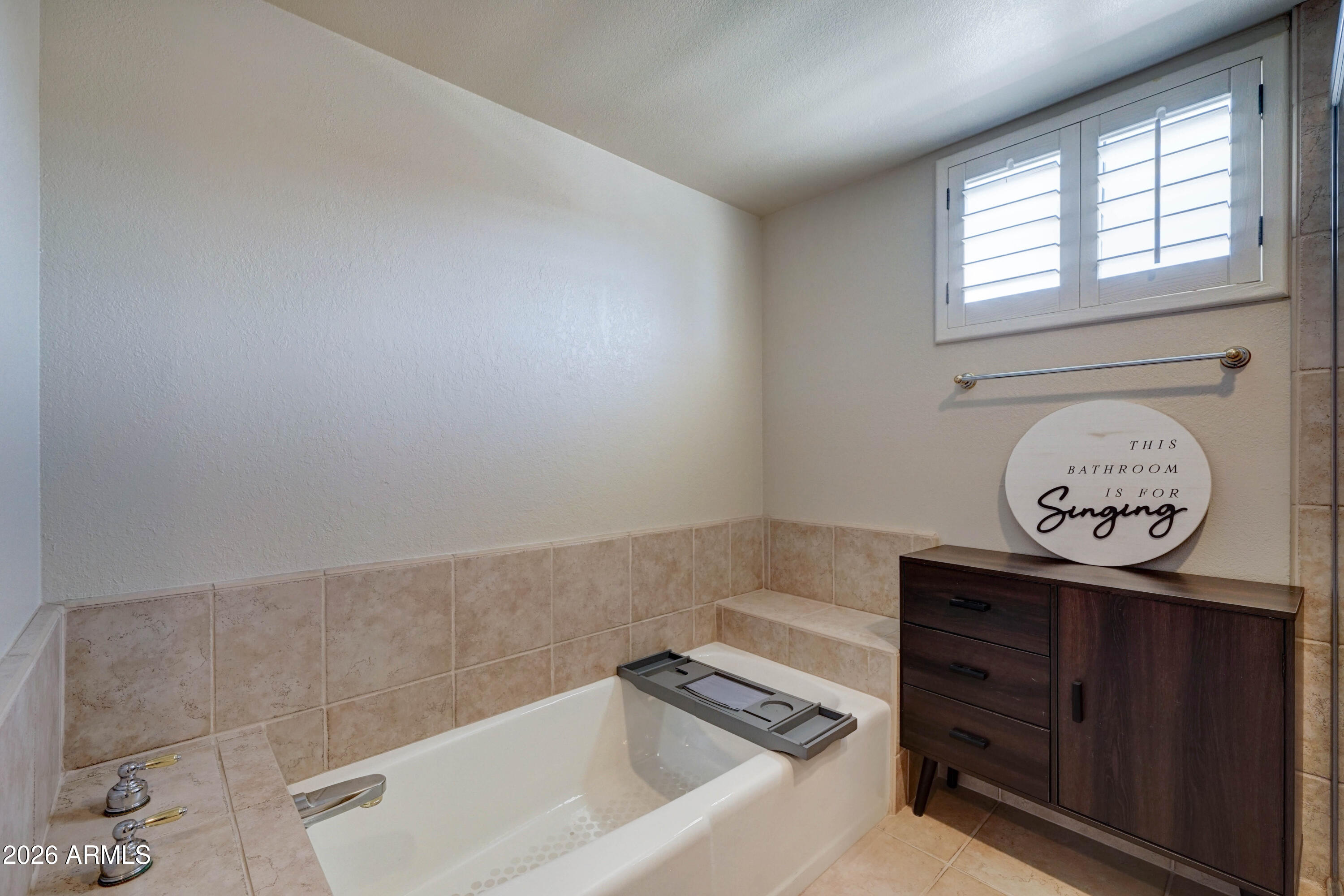 2511 E SHAW BUTTE Drive