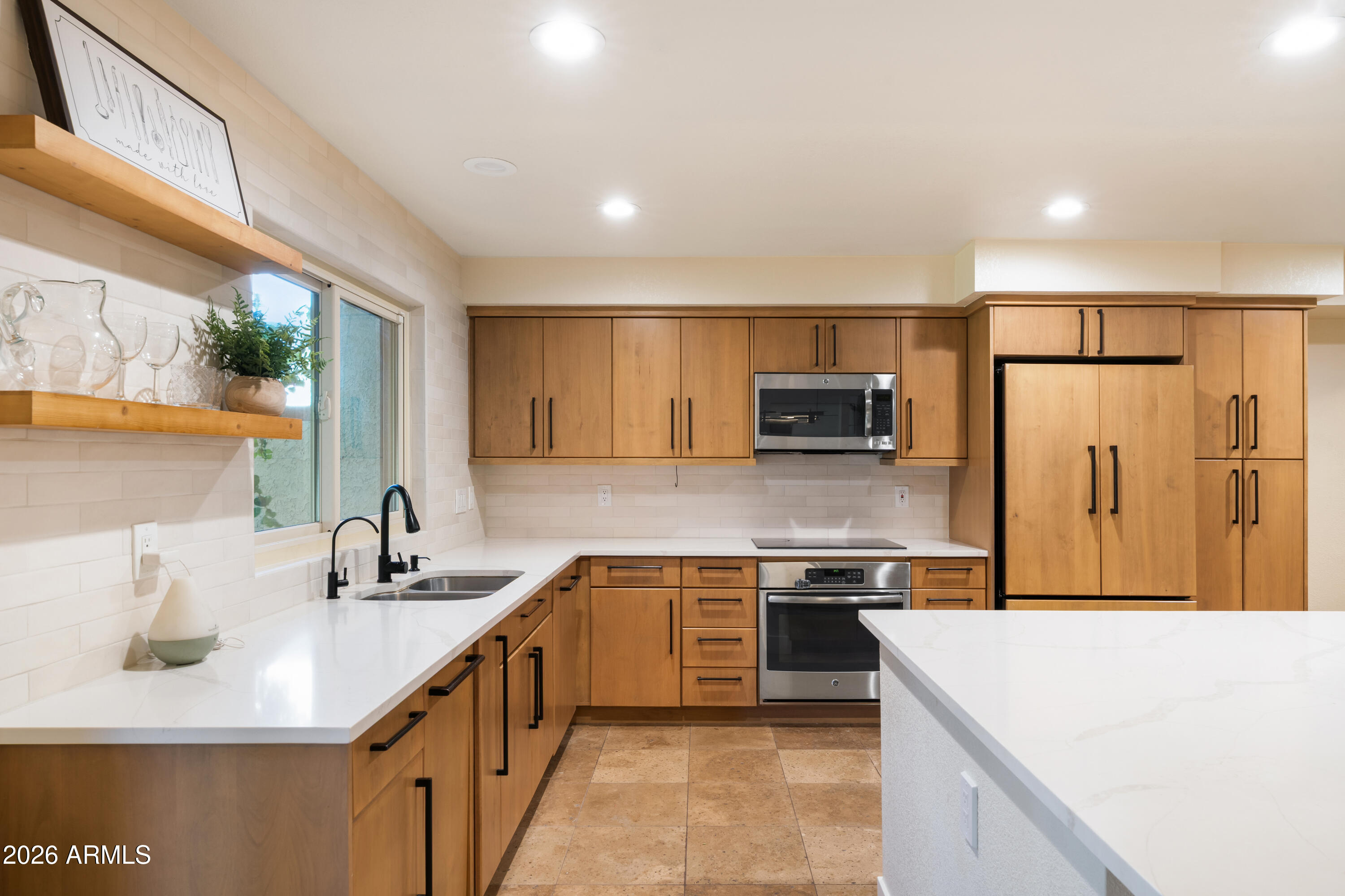 7609 N LYNN OAKS Drive
