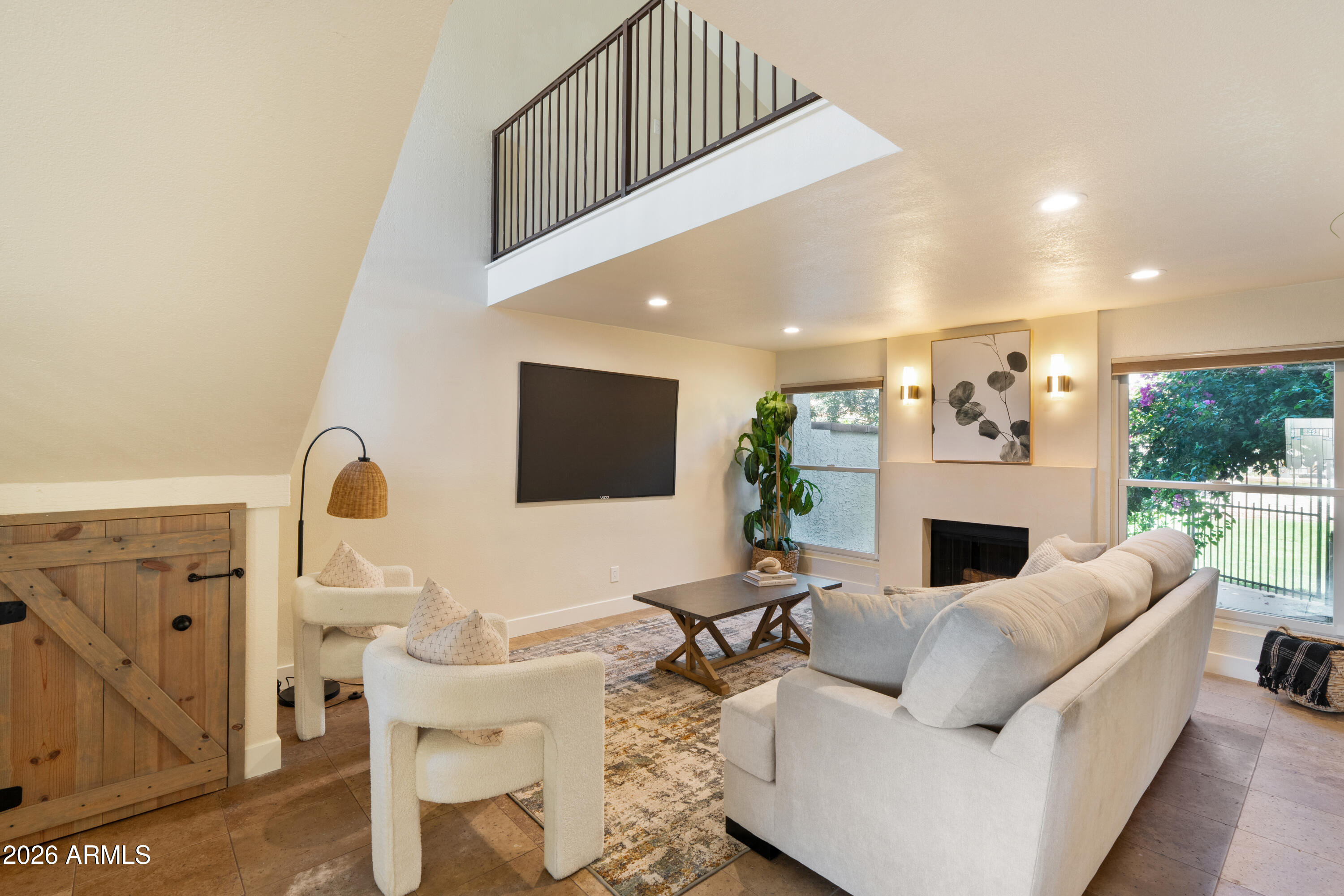 7609 N LYNN OAKS Drive