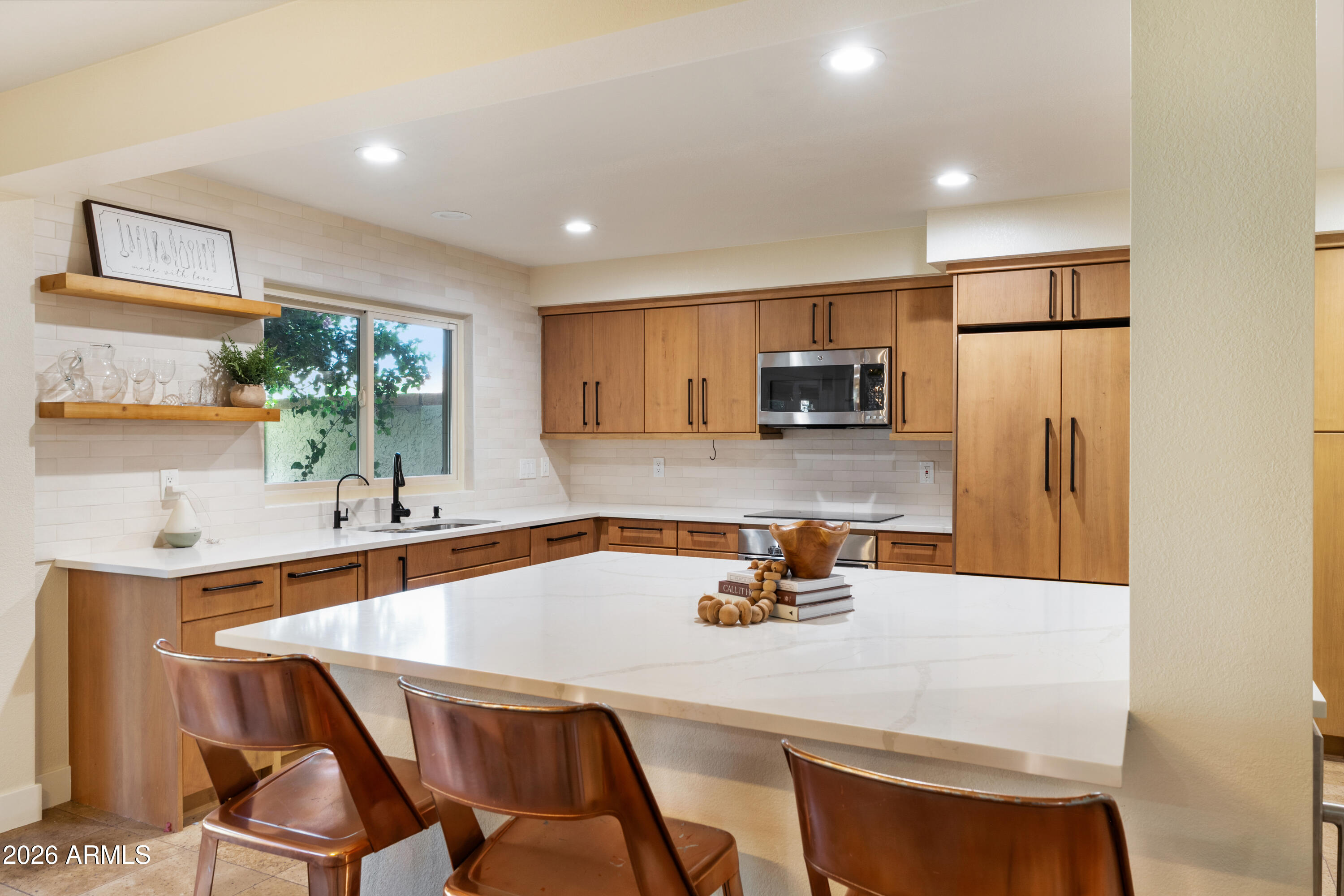 7609 N LYNN OAKS Drive
