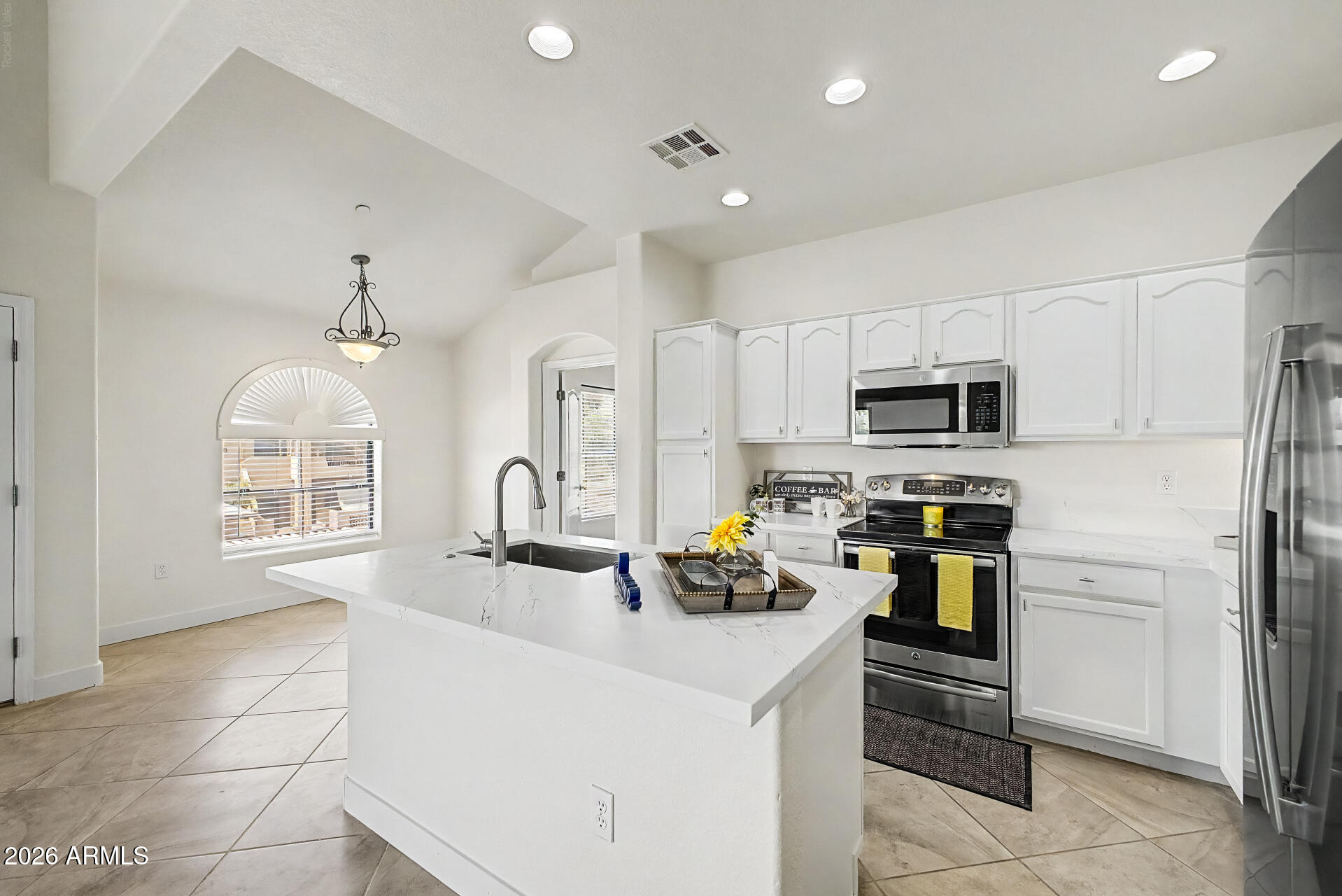 1351 N PLEASANT Drive 2049
