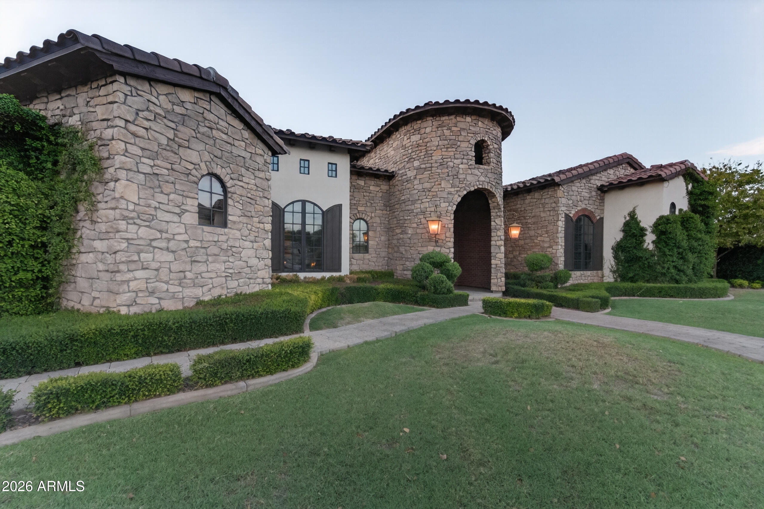 2476 E LINDA Court