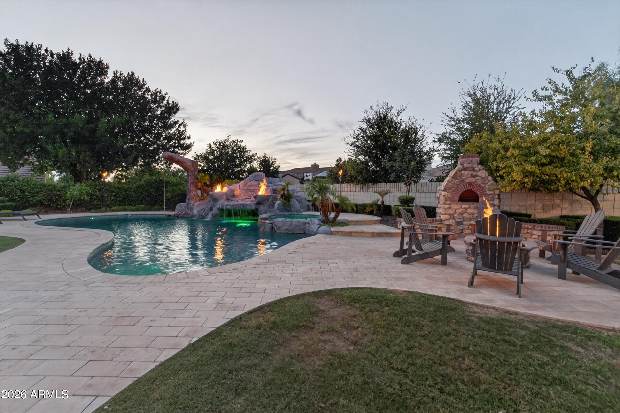 2476 E LINDA Court