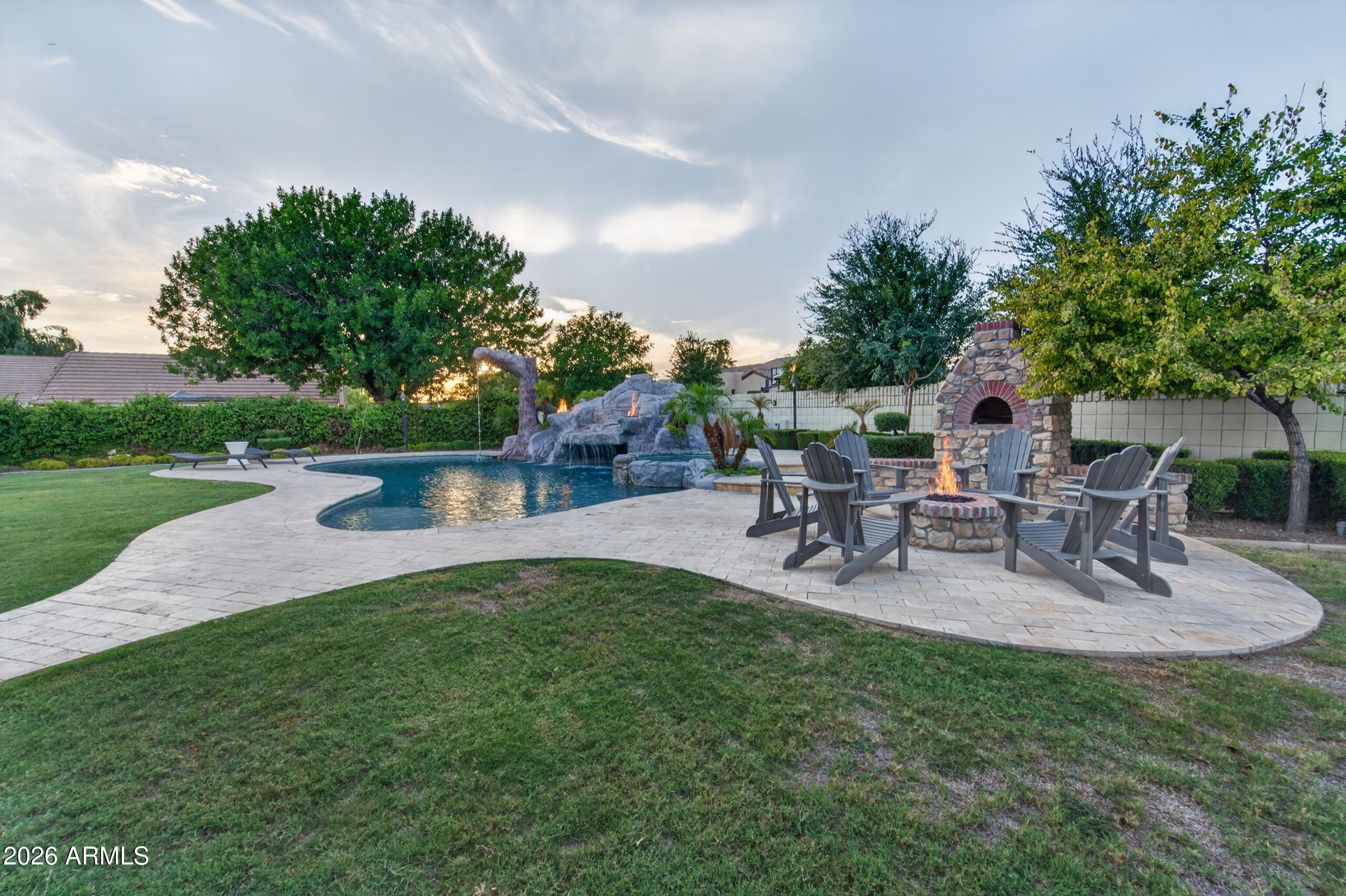 2476 E LINDA Court