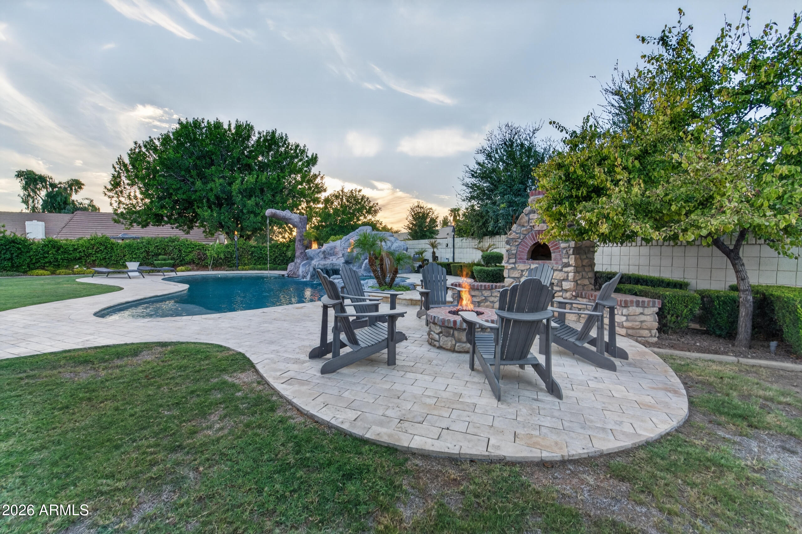 2476 E LINDA Court