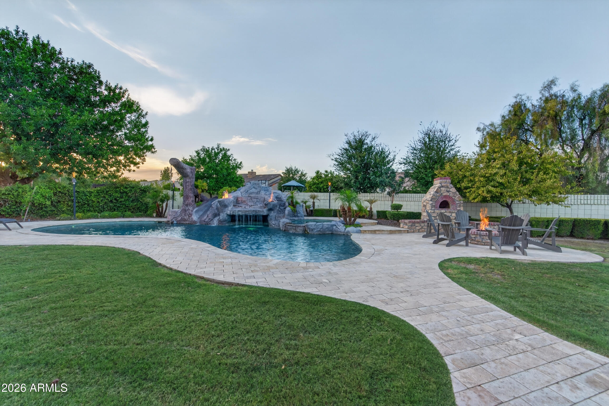 2476 E LINDA Court