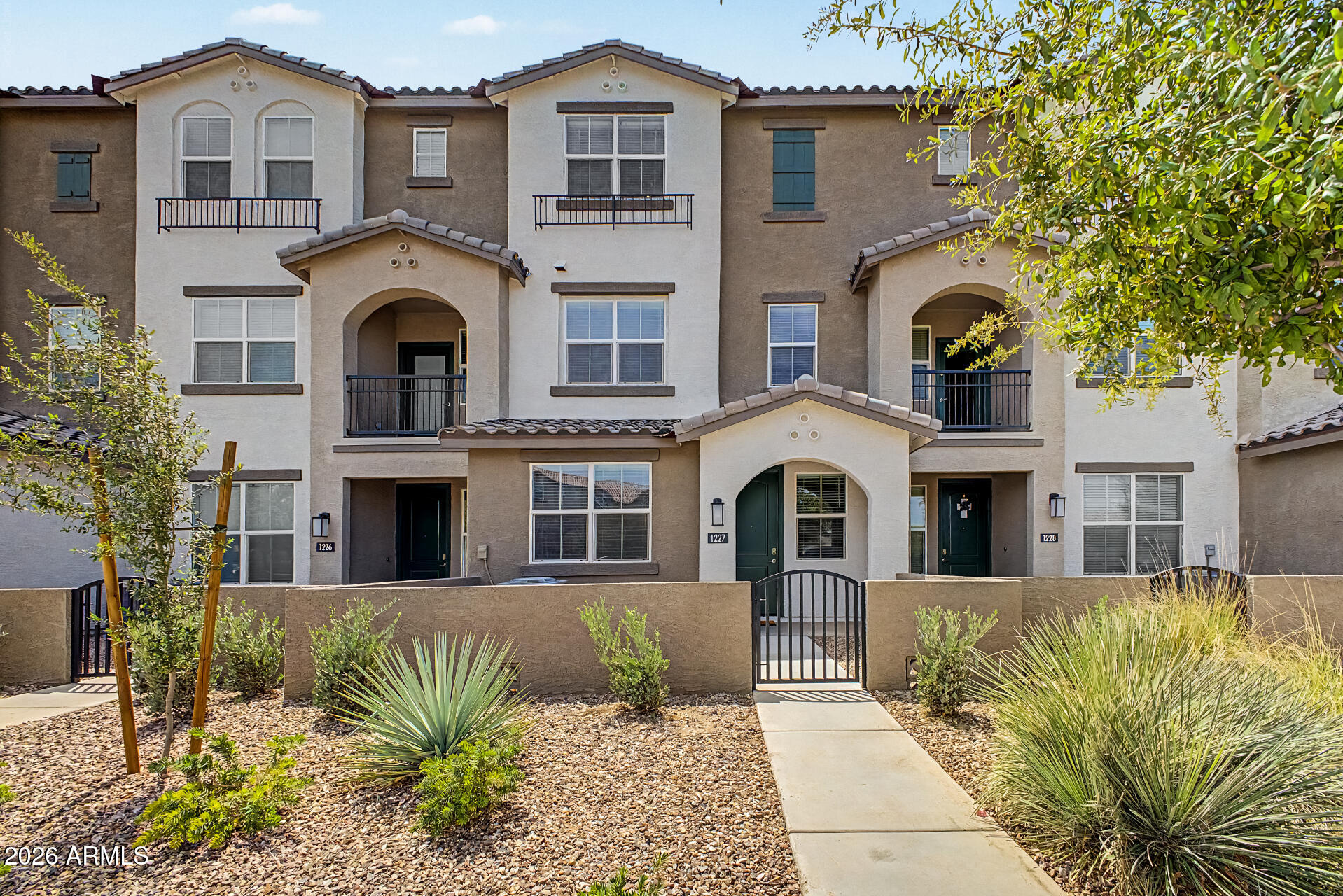 1255 N ARIZONA Avenue 1227