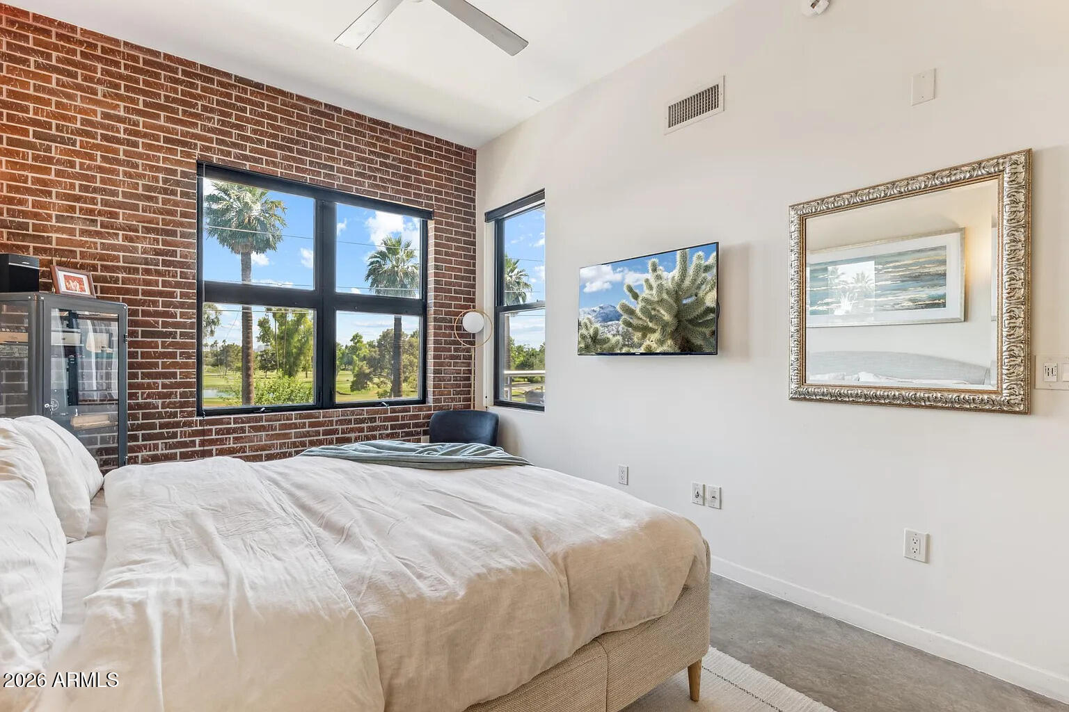 914 E OSBORN Road 303