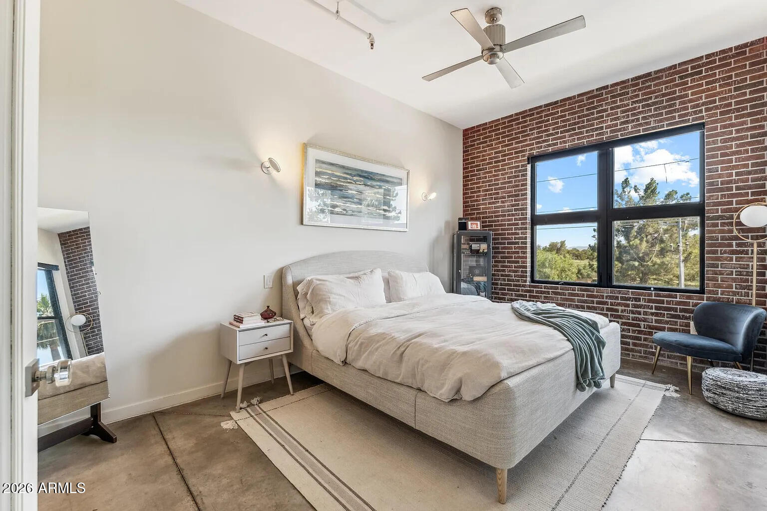 914 E OSBORN Road 303
