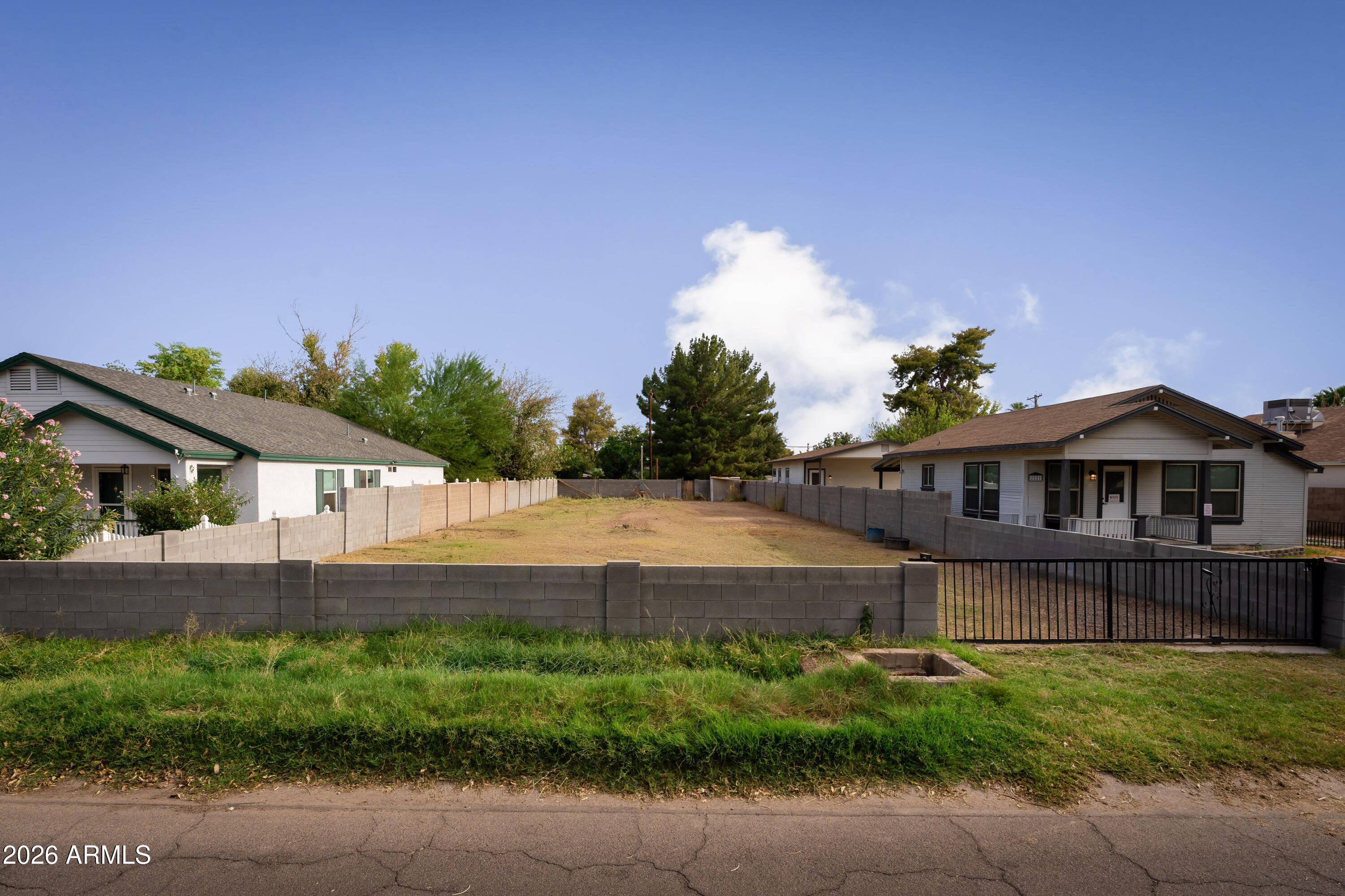 2217 W Hayward Avenue -