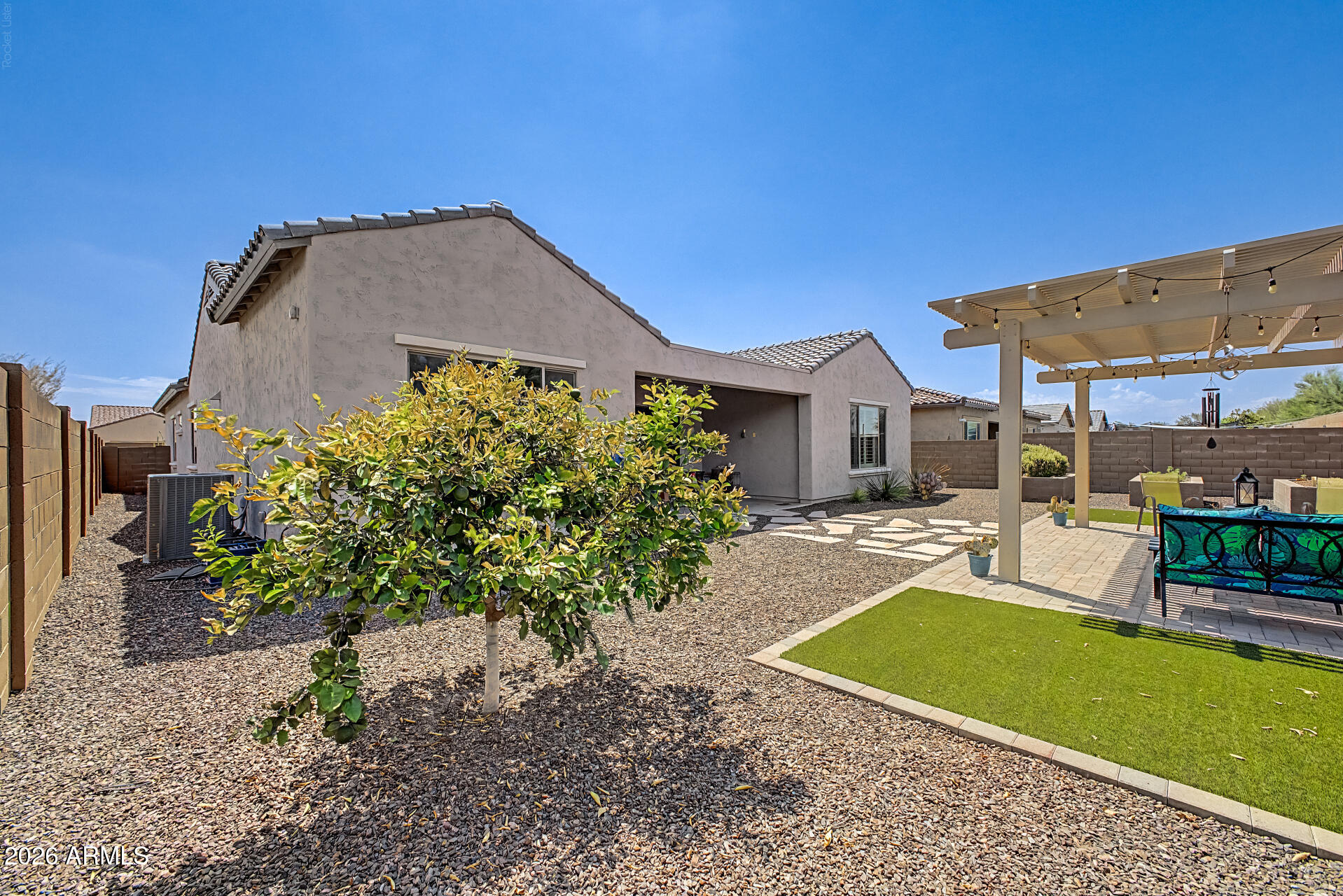 9428 W FALLEN LEAF Lane