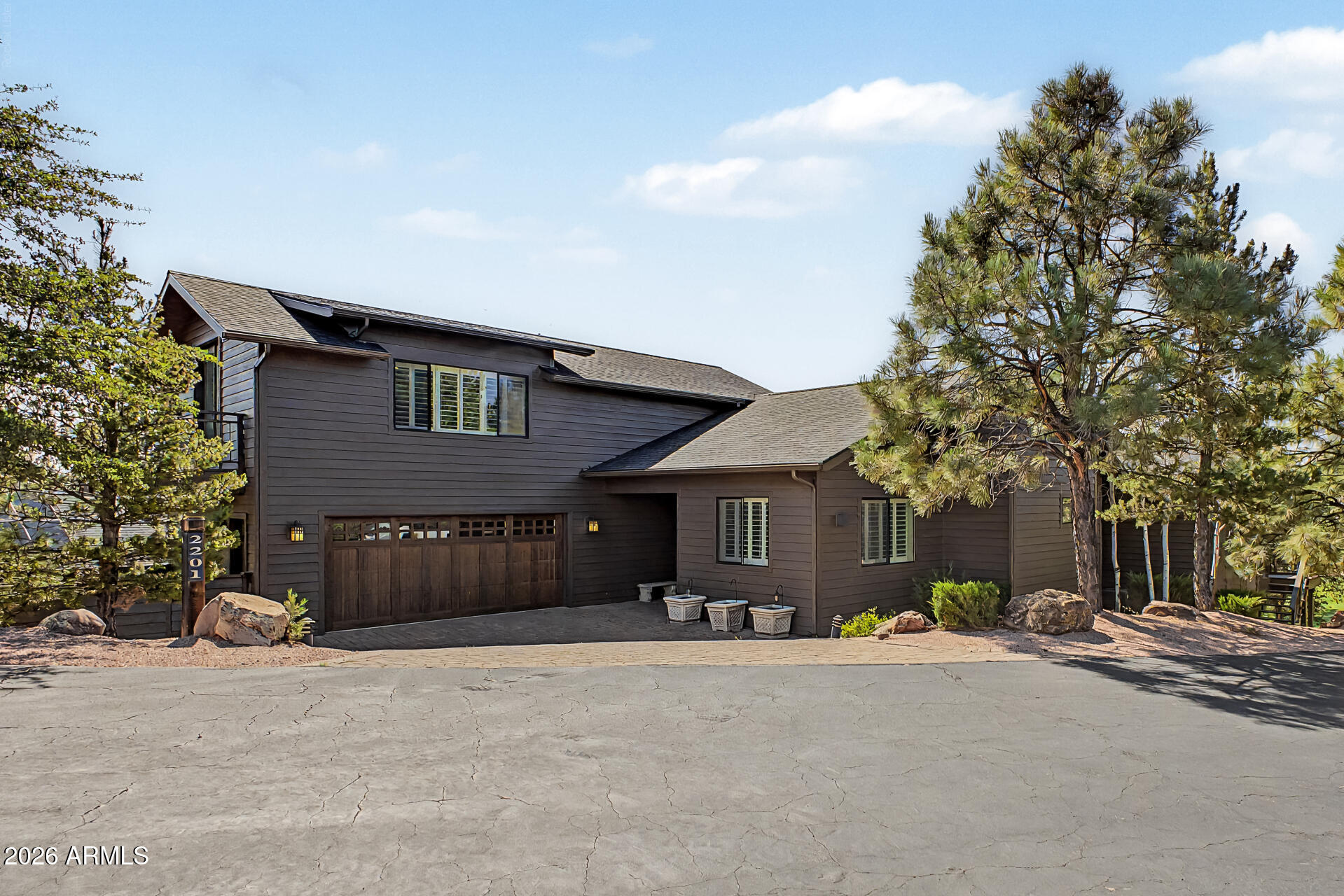 2201 E GRAPEVINE Drive