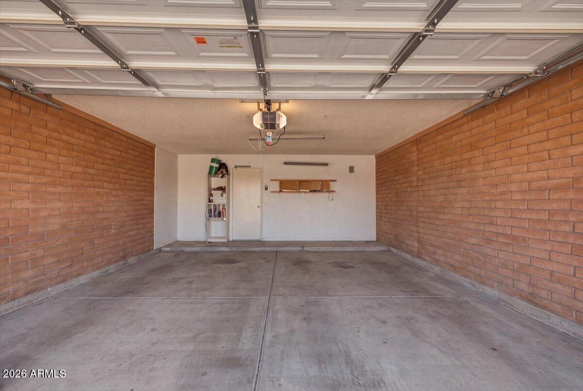 811 W REDFIELD Road W