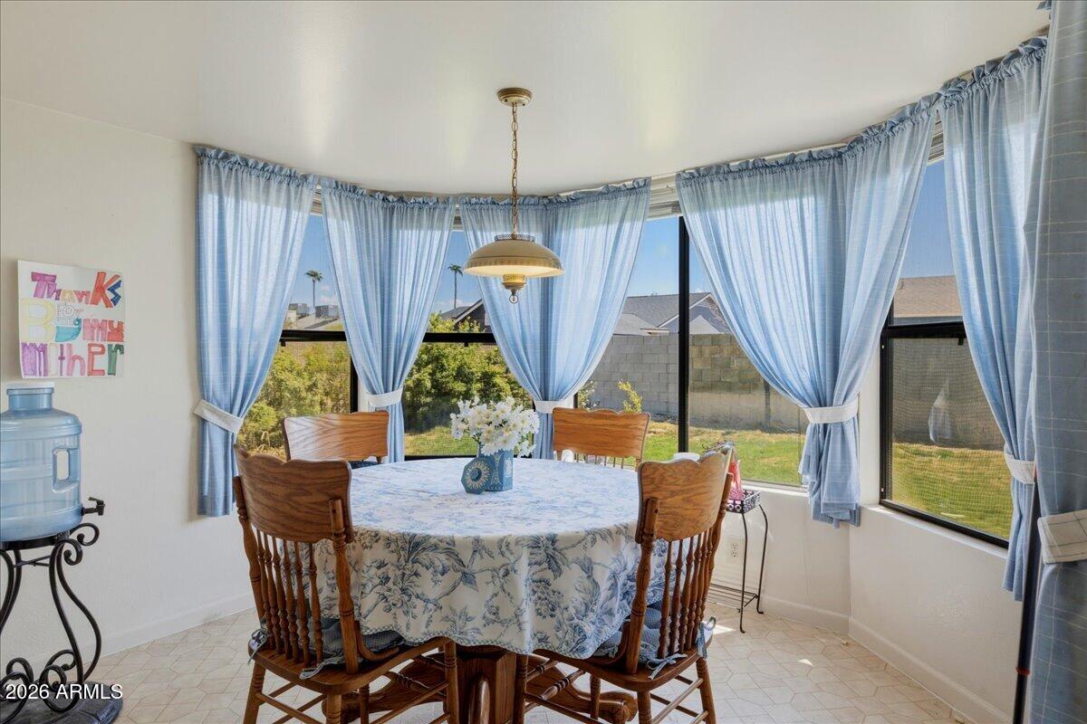 811 W REDFIELD Road W