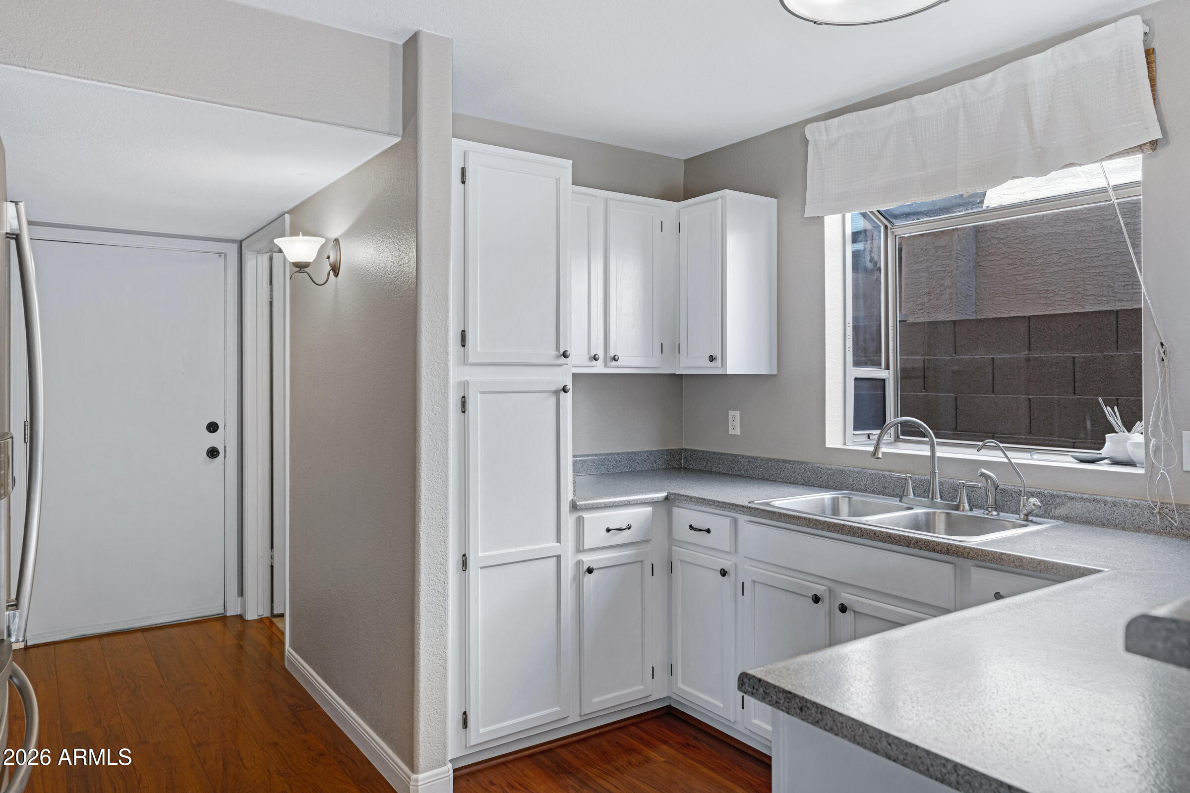 250 W Juniper Avenue 52