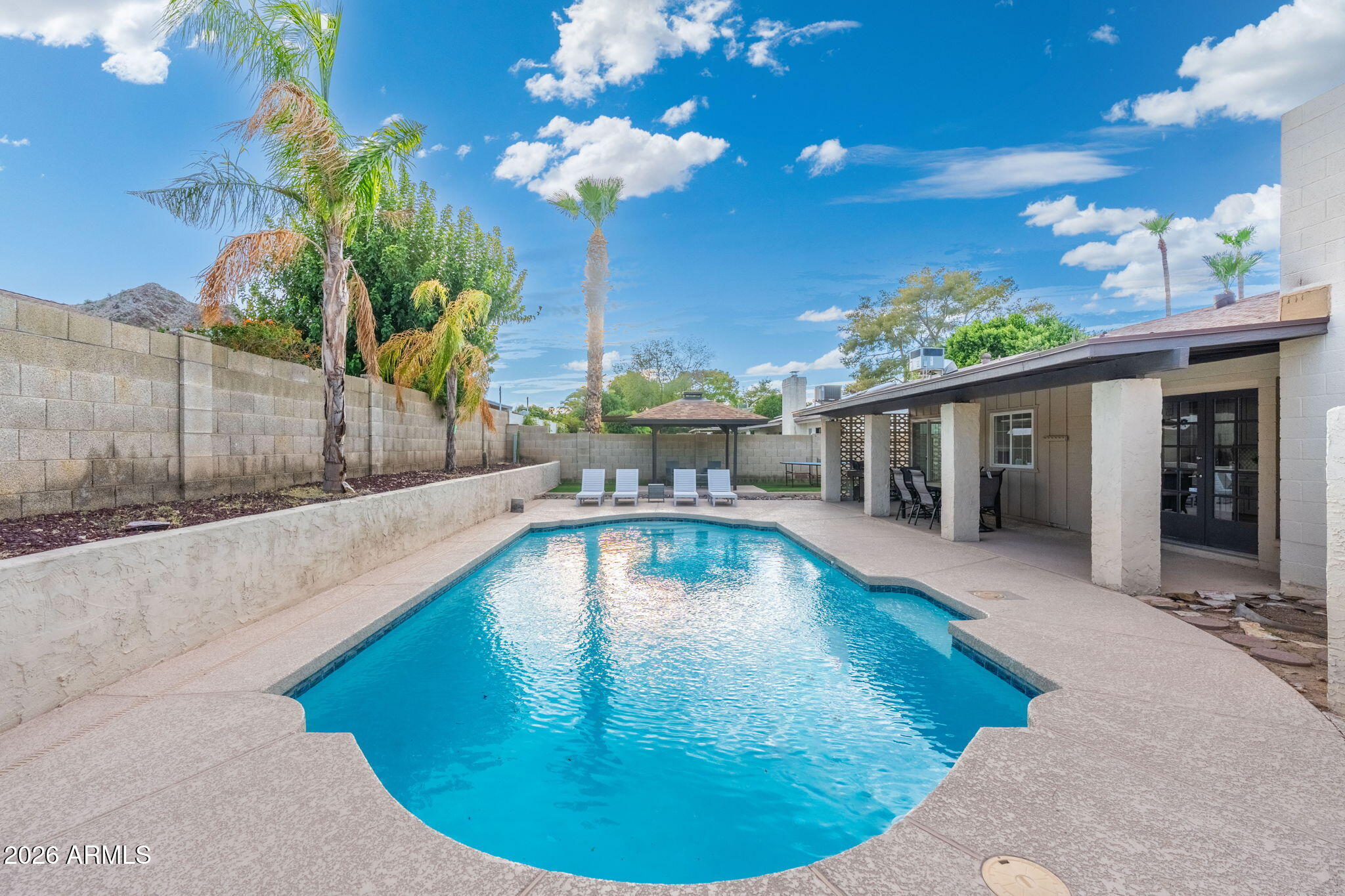 2331 E SUNNYSIDE Drive