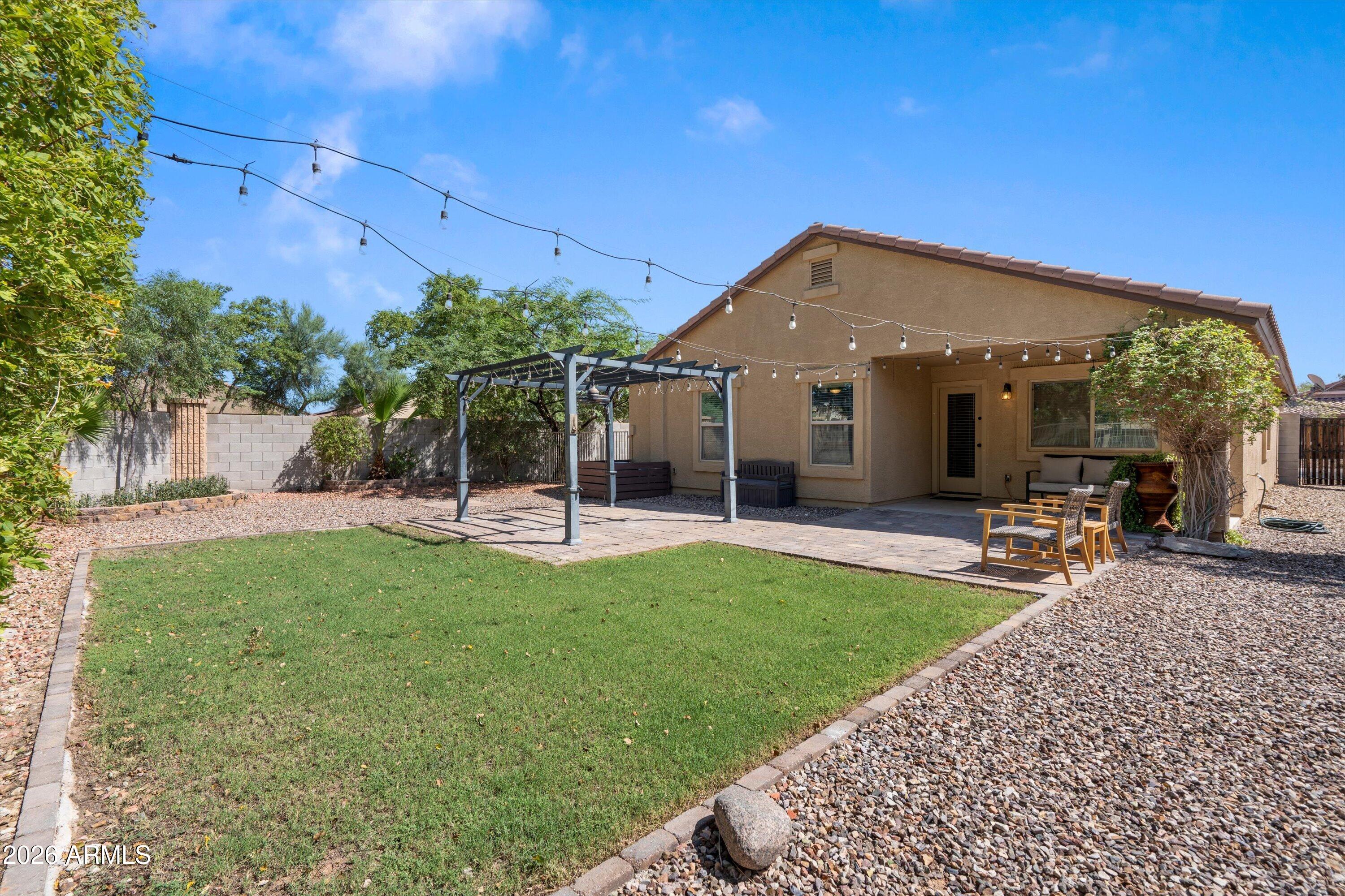 1867 N VISTA Lane