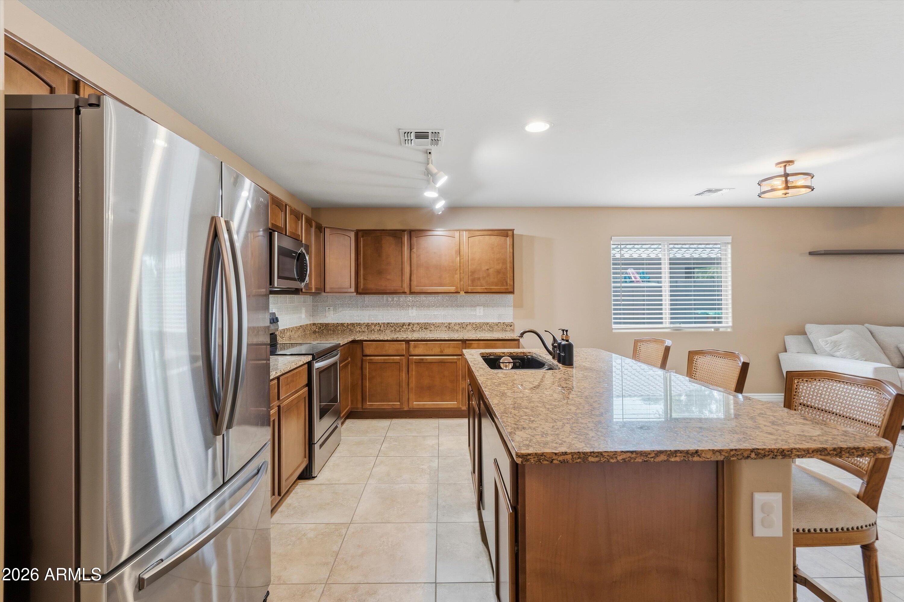 1867 N VISTA Lane