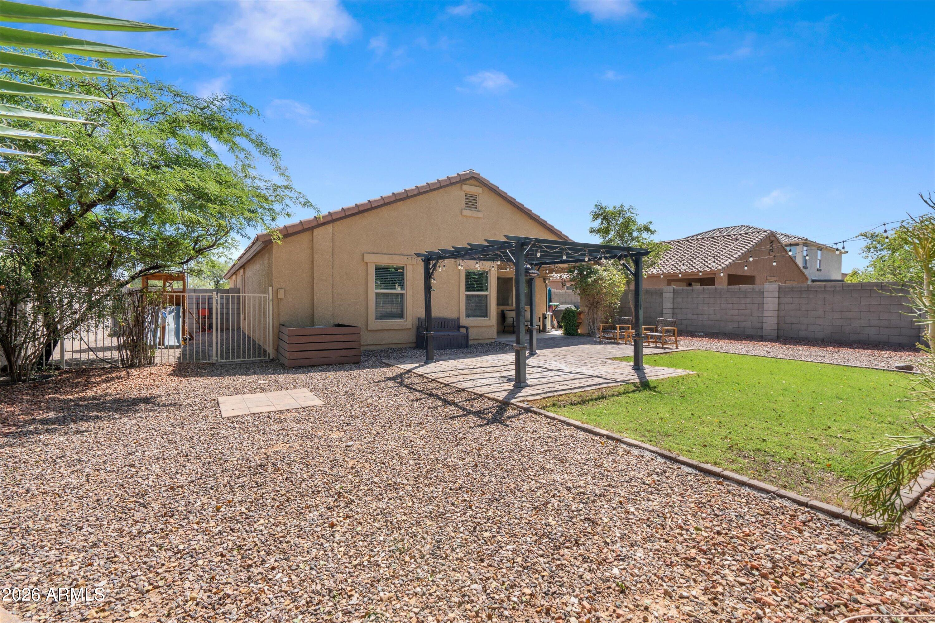 1867 N VISTA Lane