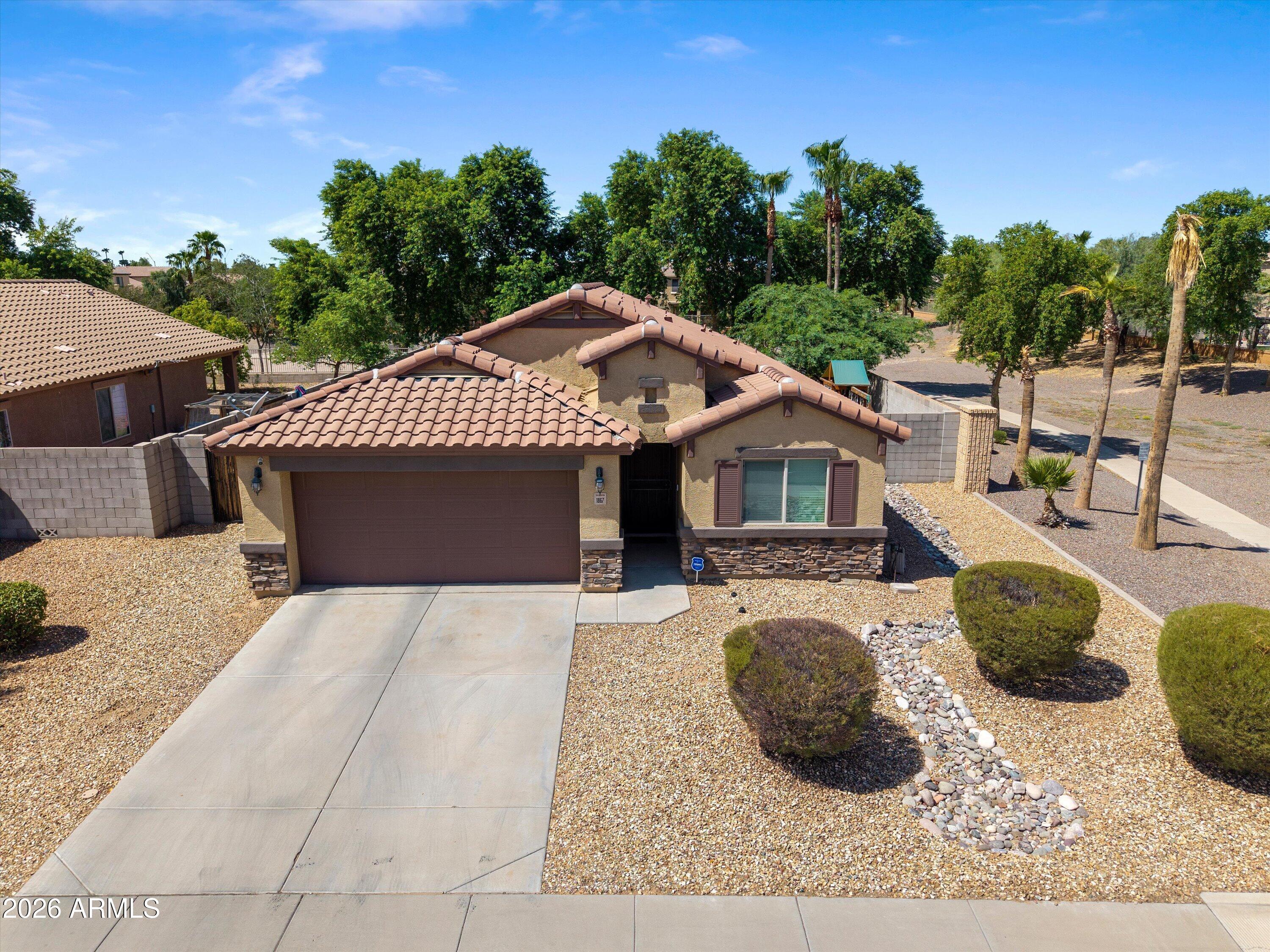 1867 N VISTA Lane