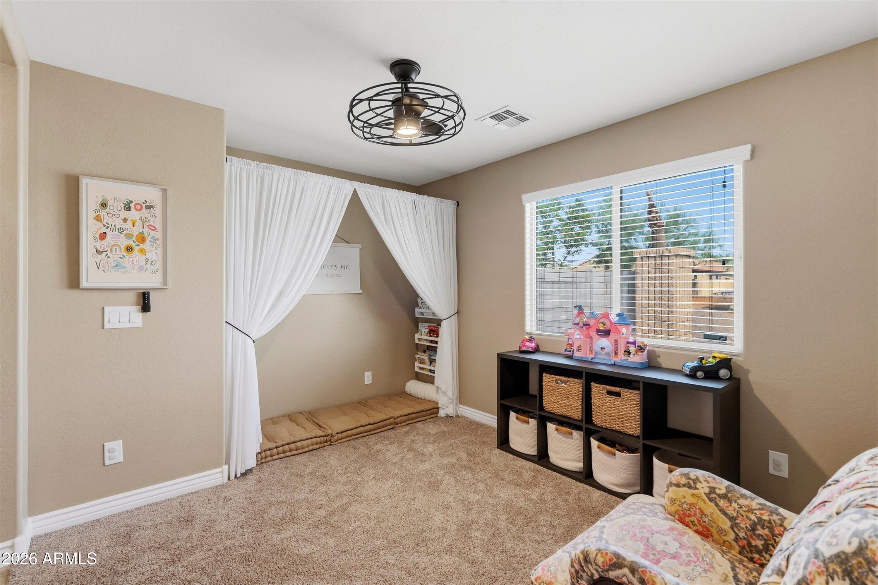 1867 N VISTA Lane