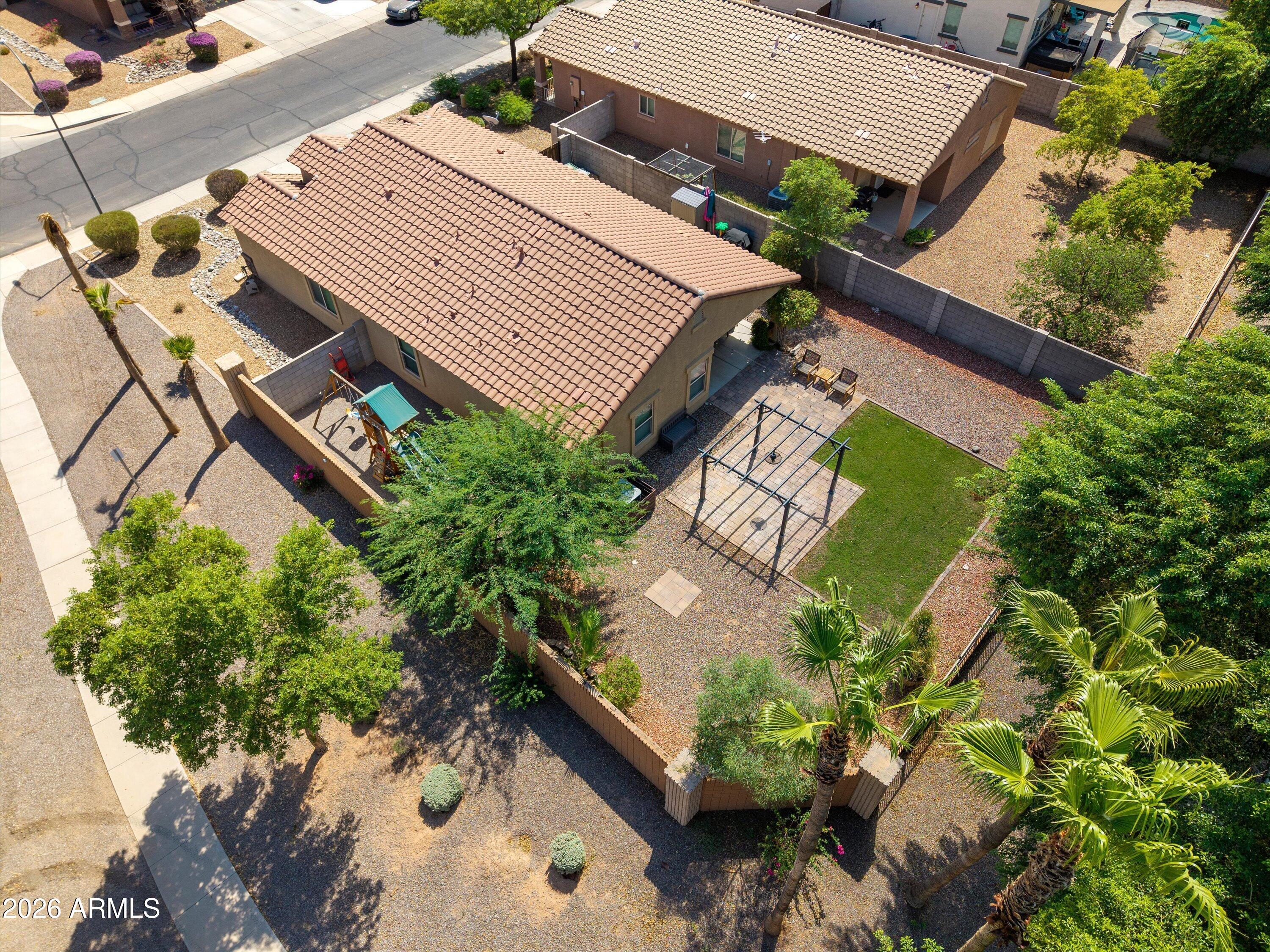1867 N VISTA Lane