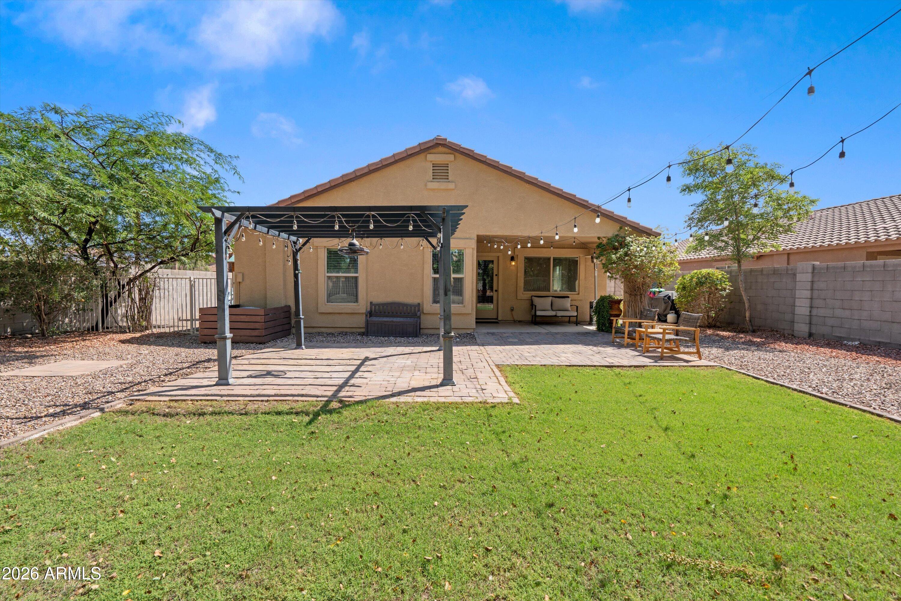 1867 N VISTA Lane
