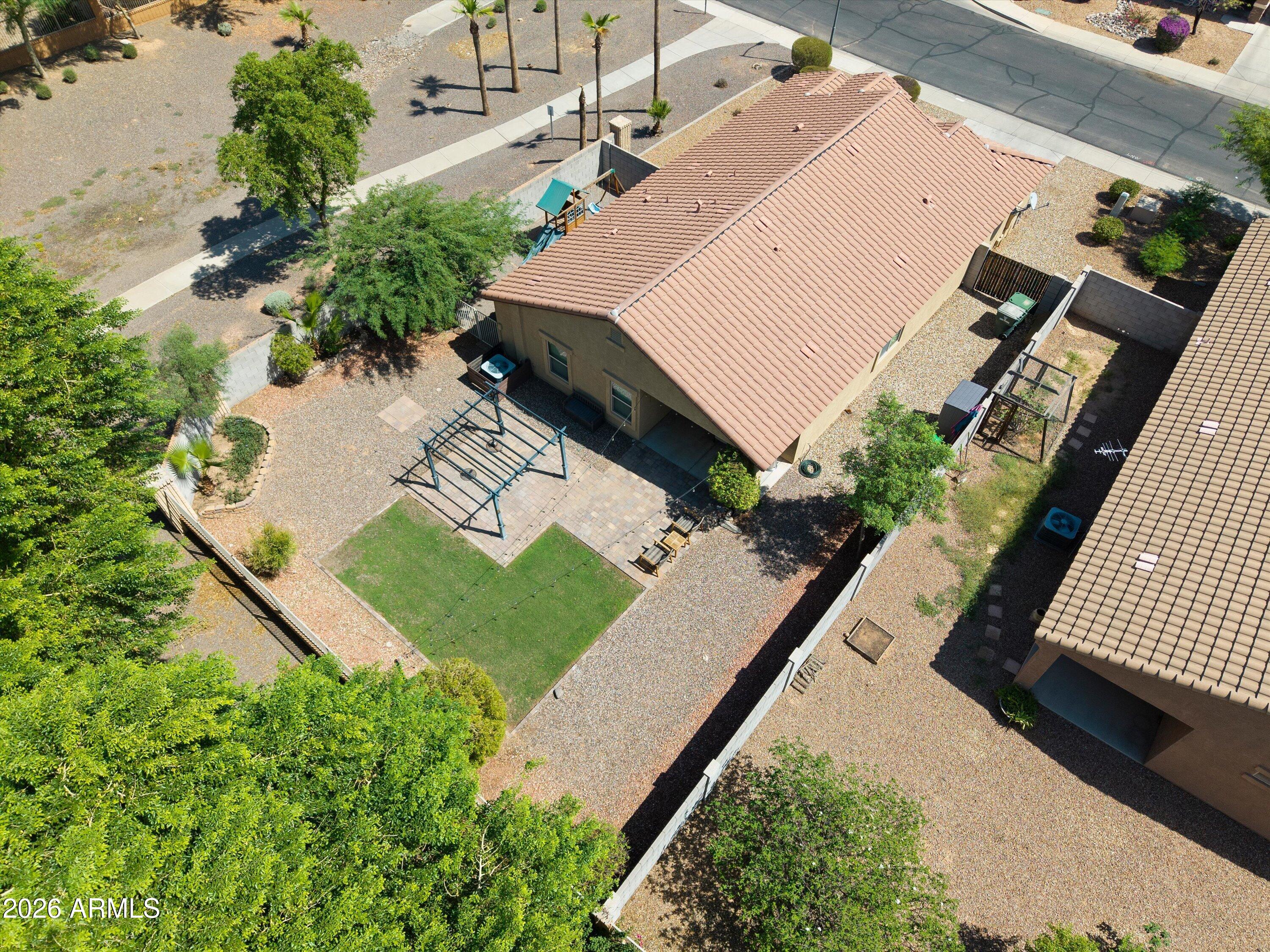 1867 N VISTA Lane