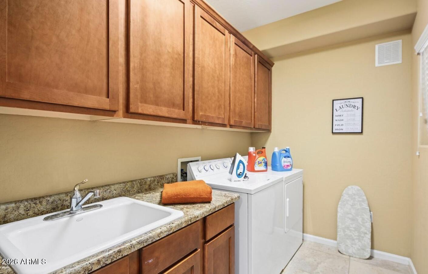 3935 E ROUGH RIDER Road 1387