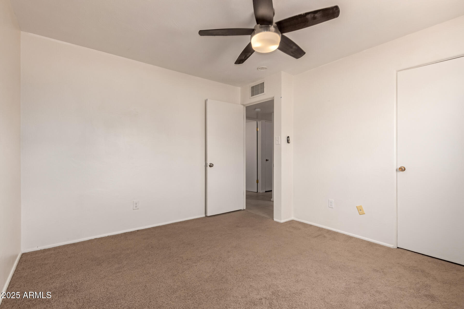 1407 E El Camino Drive