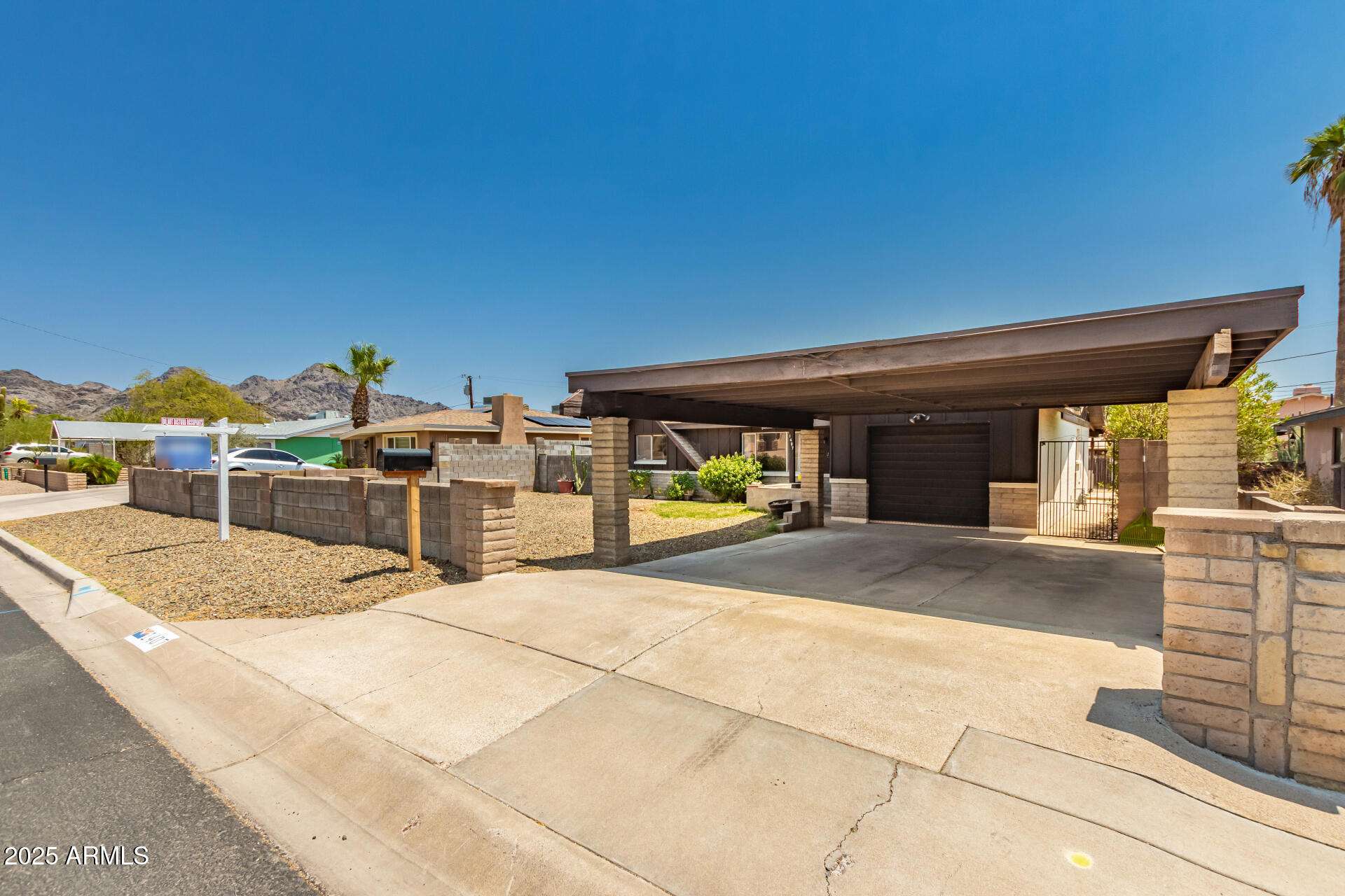 1407 E El Camino Drive