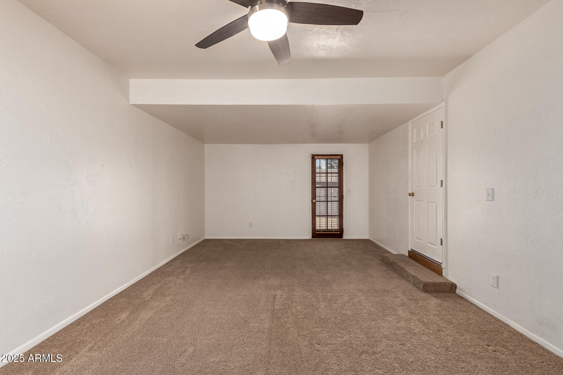 1407 E El Camino Drive