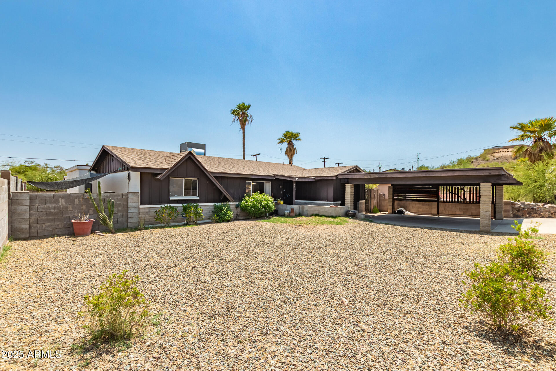 1407 E El Camino Drive