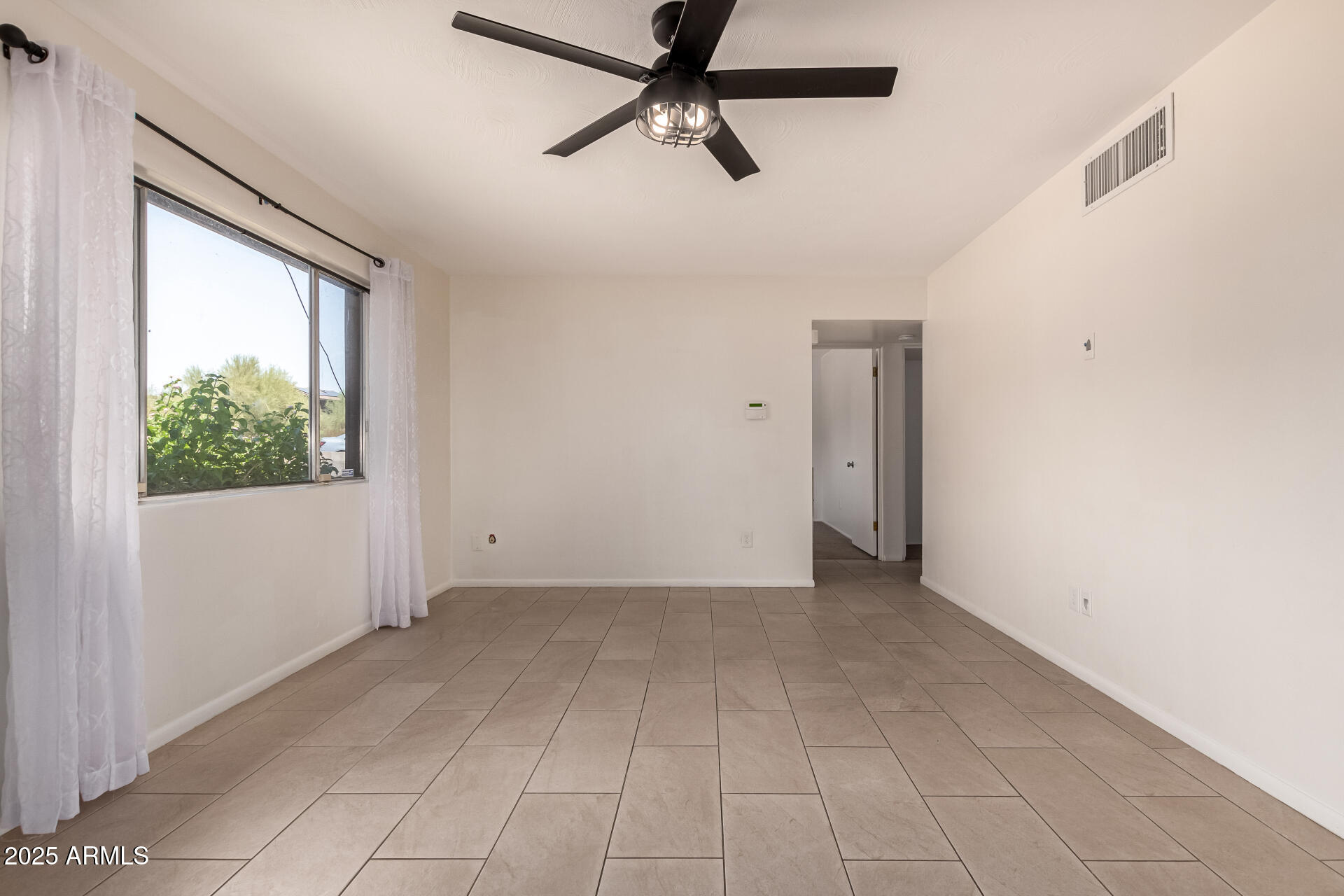 1407 E El Camino Drive