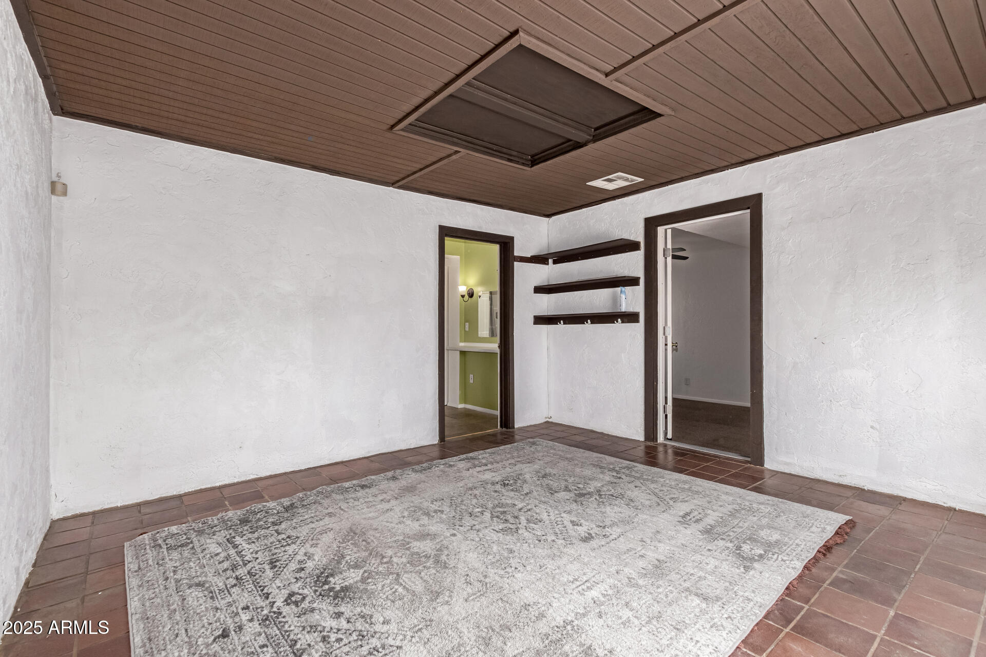 1407 E El Camino Drive