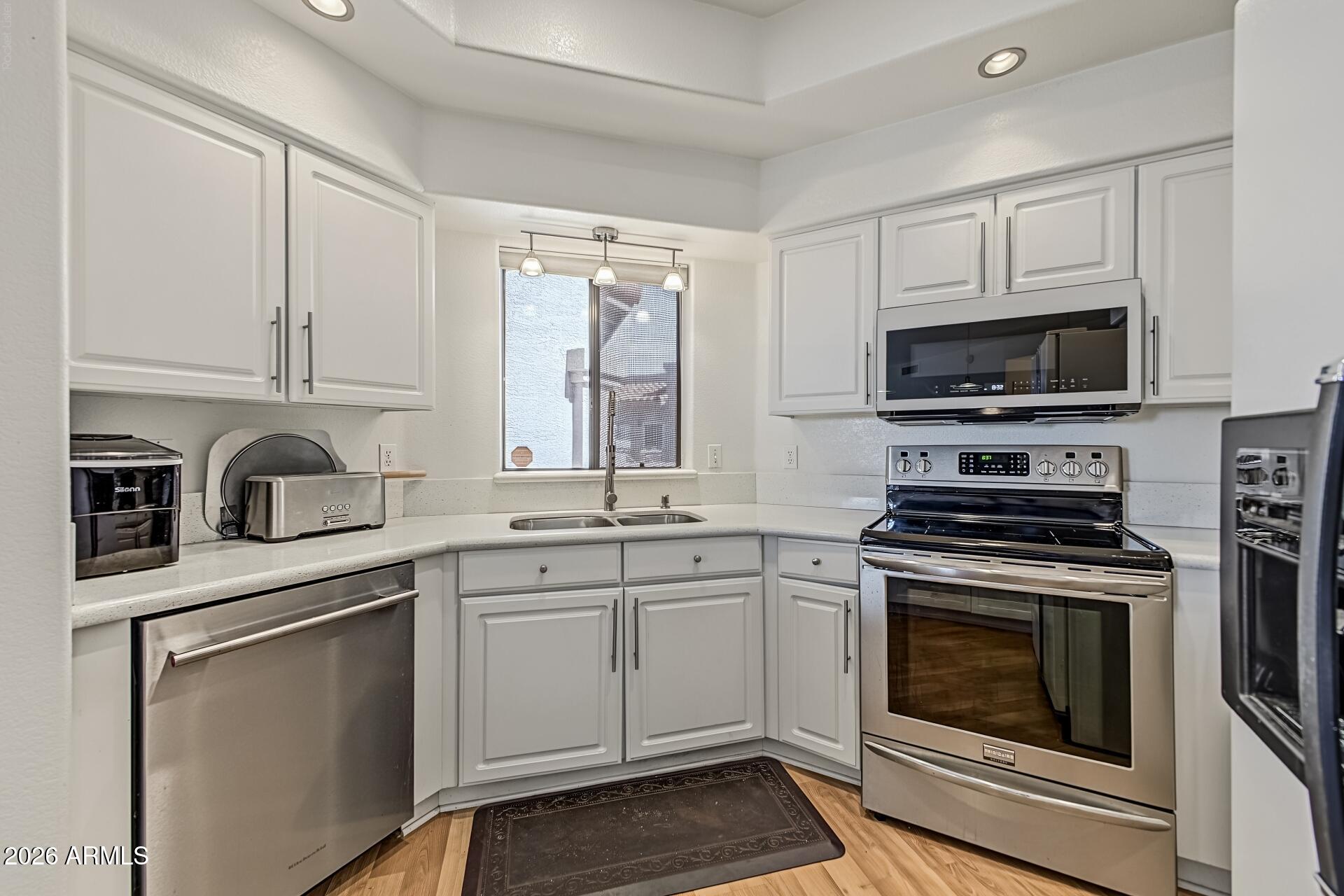 9151 W GREENWAY Road 226
